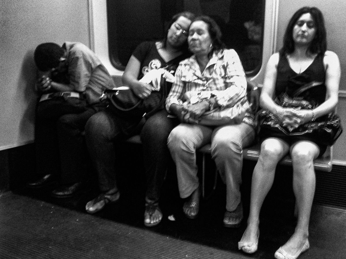 HOSTAGE CITIES -the daily displacement of workers who build cities where they don’t inhabit. By Clara Sampaio - 2 - 21