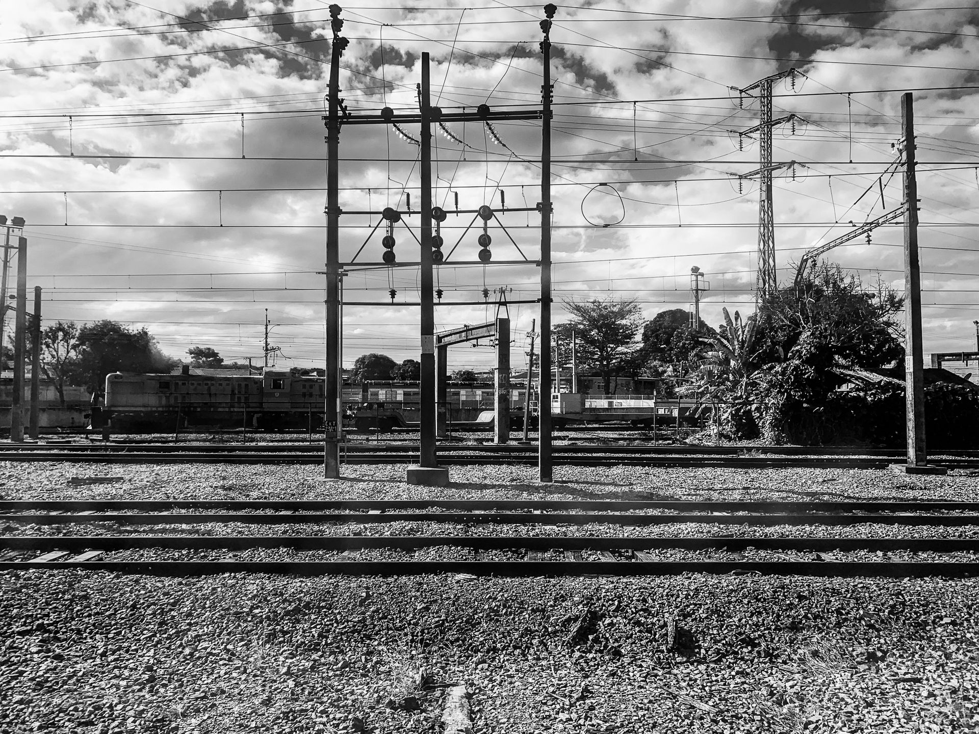 HOSTAGE CITIES -the daily displacement of workers who build cities where they don’t inhabit. By Clara Sampaio - 3 - 12