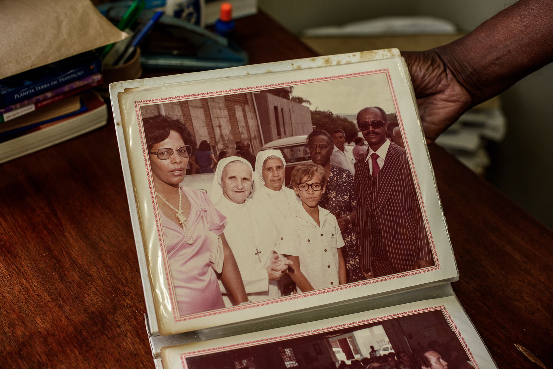 ERASURE : a cultural catalogue and descent repair in Minas Gerais, that deals with the conflicts of 'social whitening' and neglect of Brazilian History since the times of slavery. By Monique Olive - 3 - 15