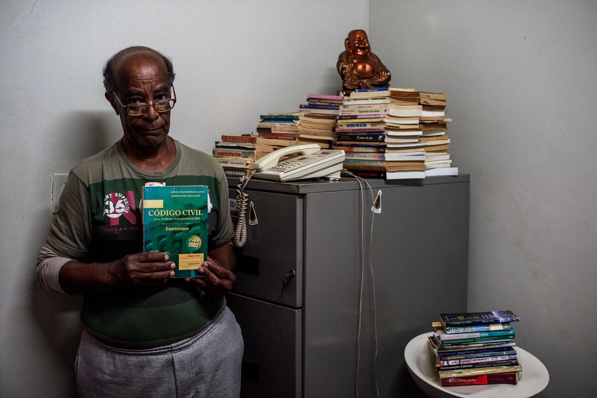 ERASURE : a cultural catalogue and descent repair in Minas Gerais, that deals with the conflicts of 'social whitening' and neglect of Brazilian History since the times of slavery. By Monique Olive - 3 - 9