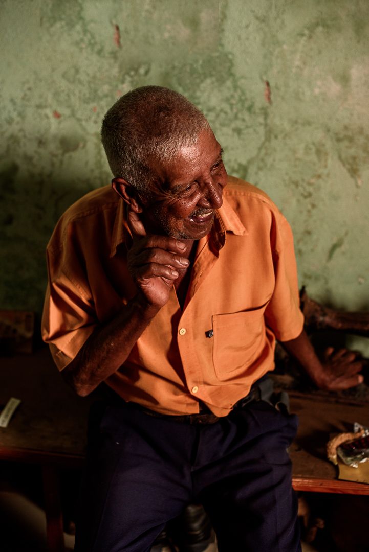 ERASURE : a cultural catalogue and descent repair in Minas Gerais, that deals with the conflicts of 'social whitening' and neglect of Brazilian History since the times of slavery. By Monique Olive - 3 - 10