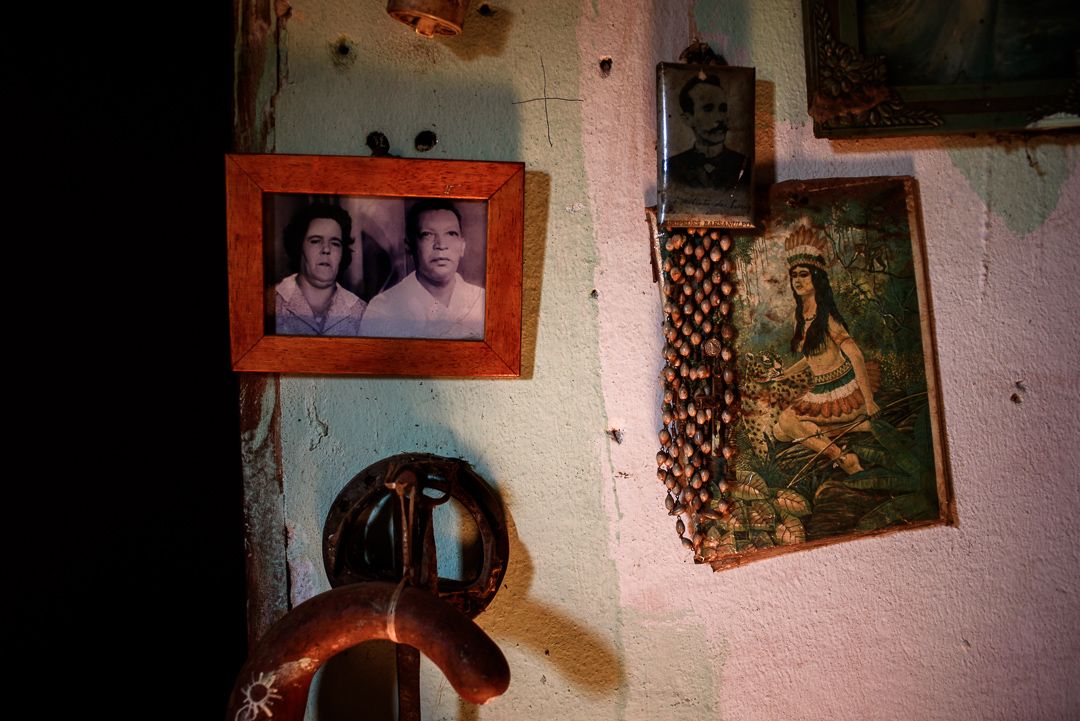 ERASURE : a cultural catalogue and descent repair in Minas Gerais, that deals with the conflicts of 'social whitening' and neglect of Brazilian History since the times of slavery. By Monique Olive - 3 - 8