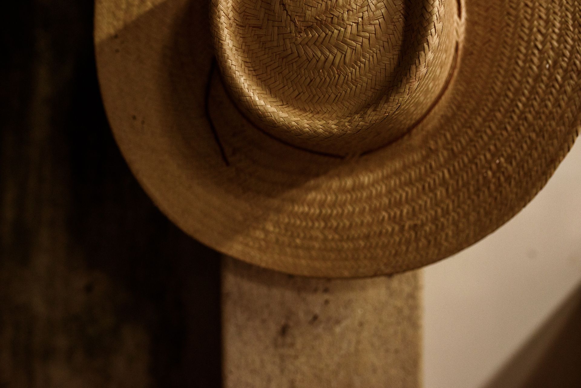 ERASURE : a cultural catalogue and descent repair in Minas Gerais, that deals with the conflicts of 'social whitening' and neglect of Brazilian History since the times of slavery. By Monique Olive - 2 - 15