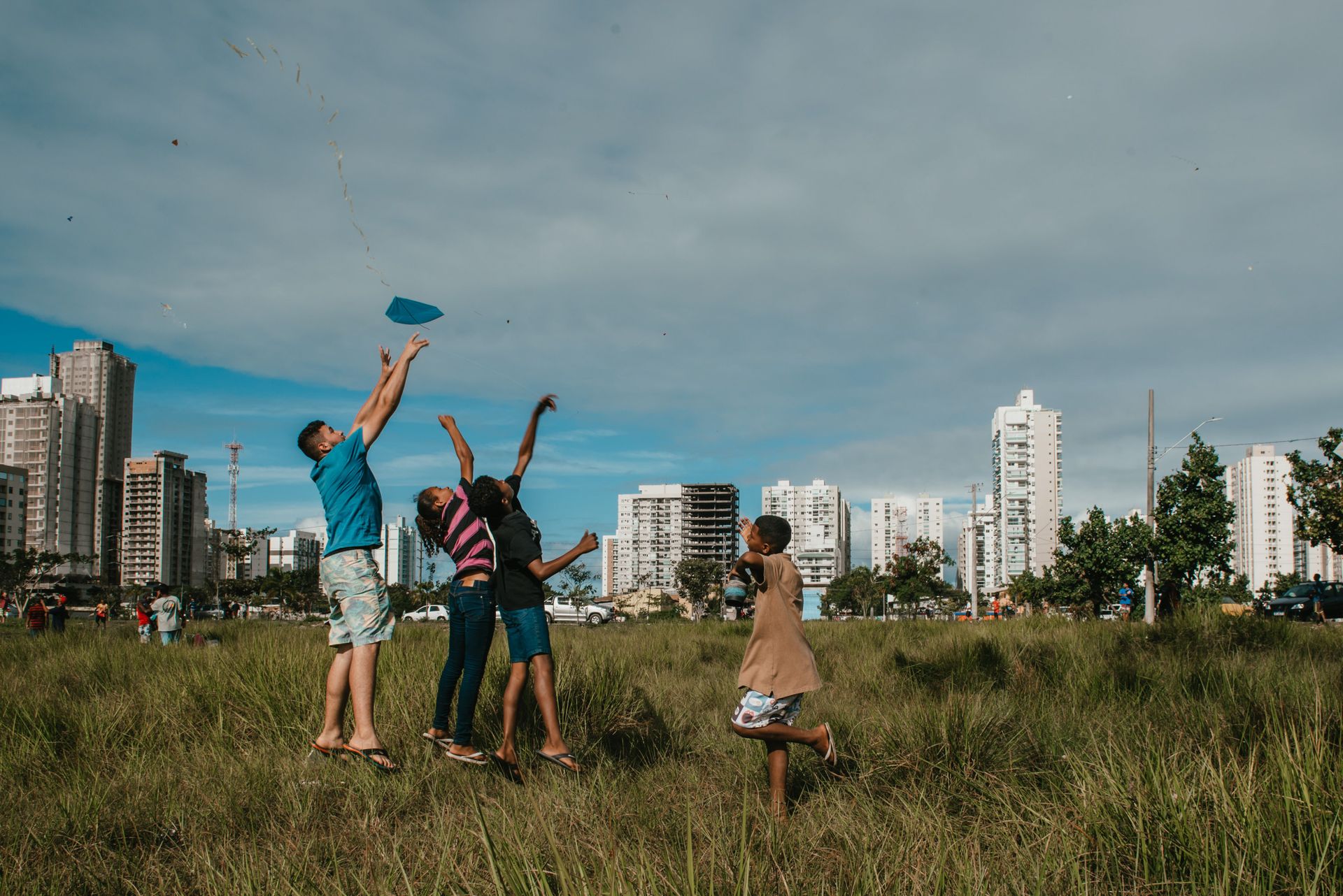 SOCIAL MAKE-UP:  The reflex of the urban crisis in major cities of Brazil by Ana Montez - 2 - 3