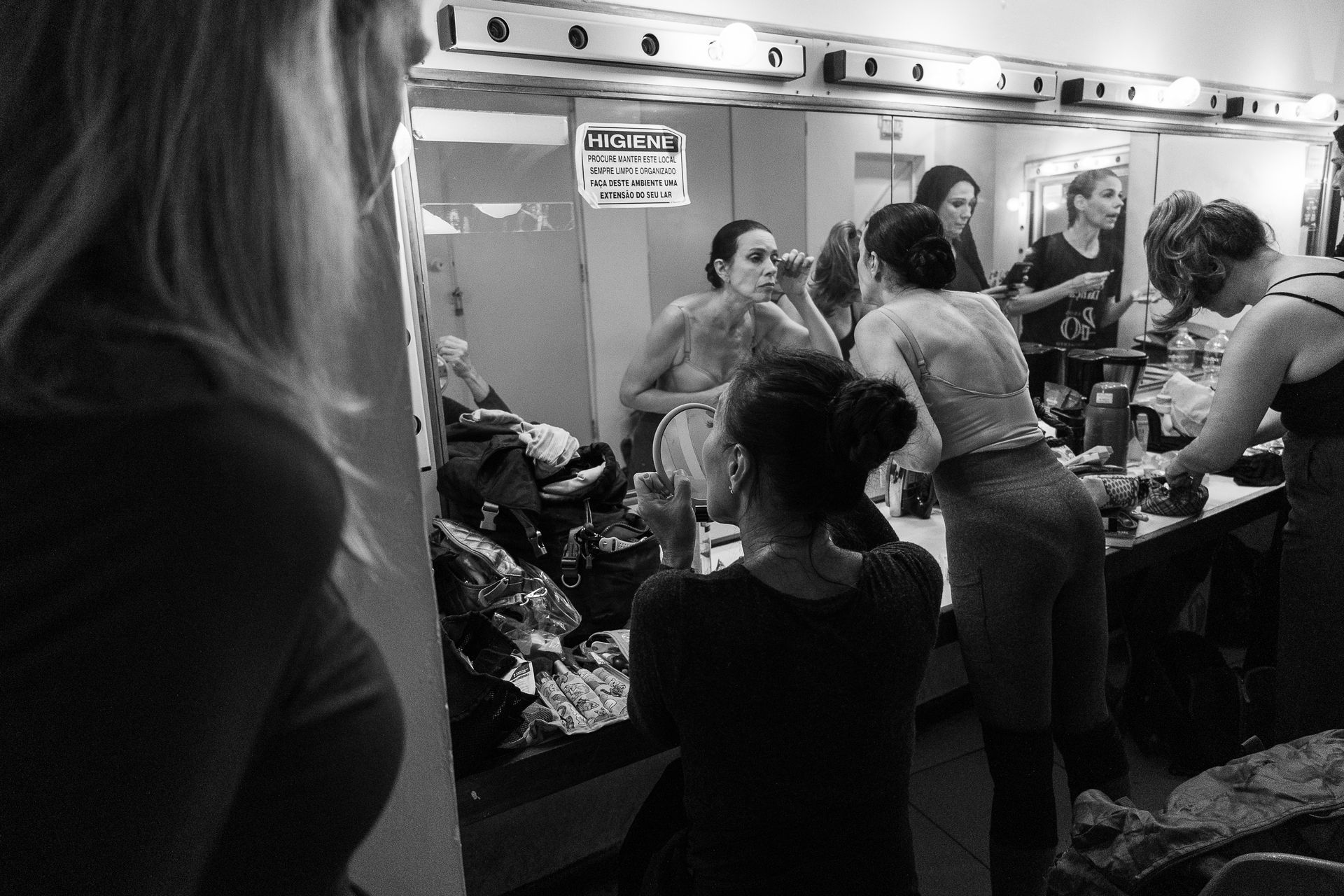 EXPIRATION DATE: The backstage of the Ageism in the Dance Scene in Brazil by Carol Pires - 2 - 27