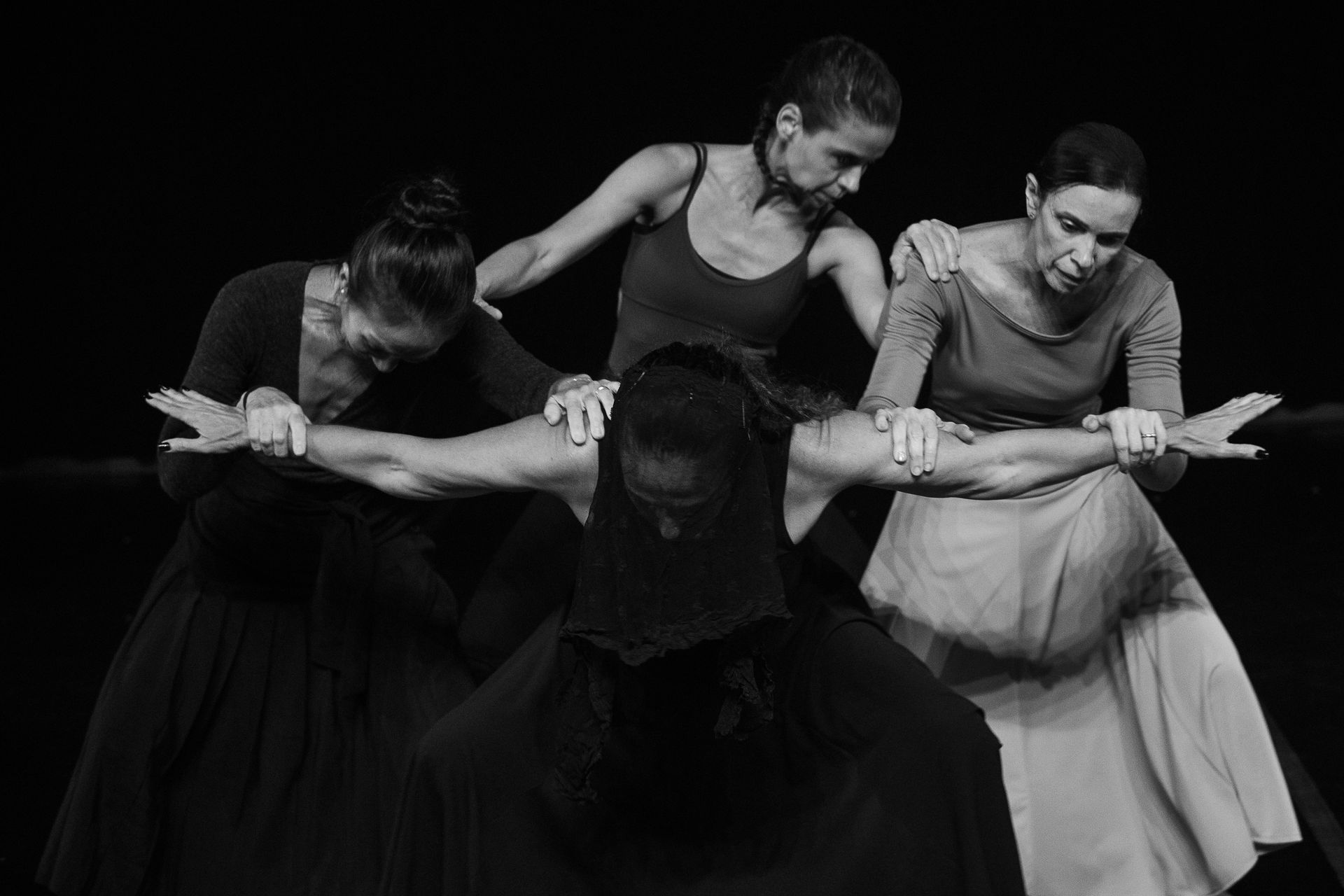 EXPIRATION DATE: The backstage of the Ageism in the Dance Scene in Brazil by Carol Pires - 2 - 19