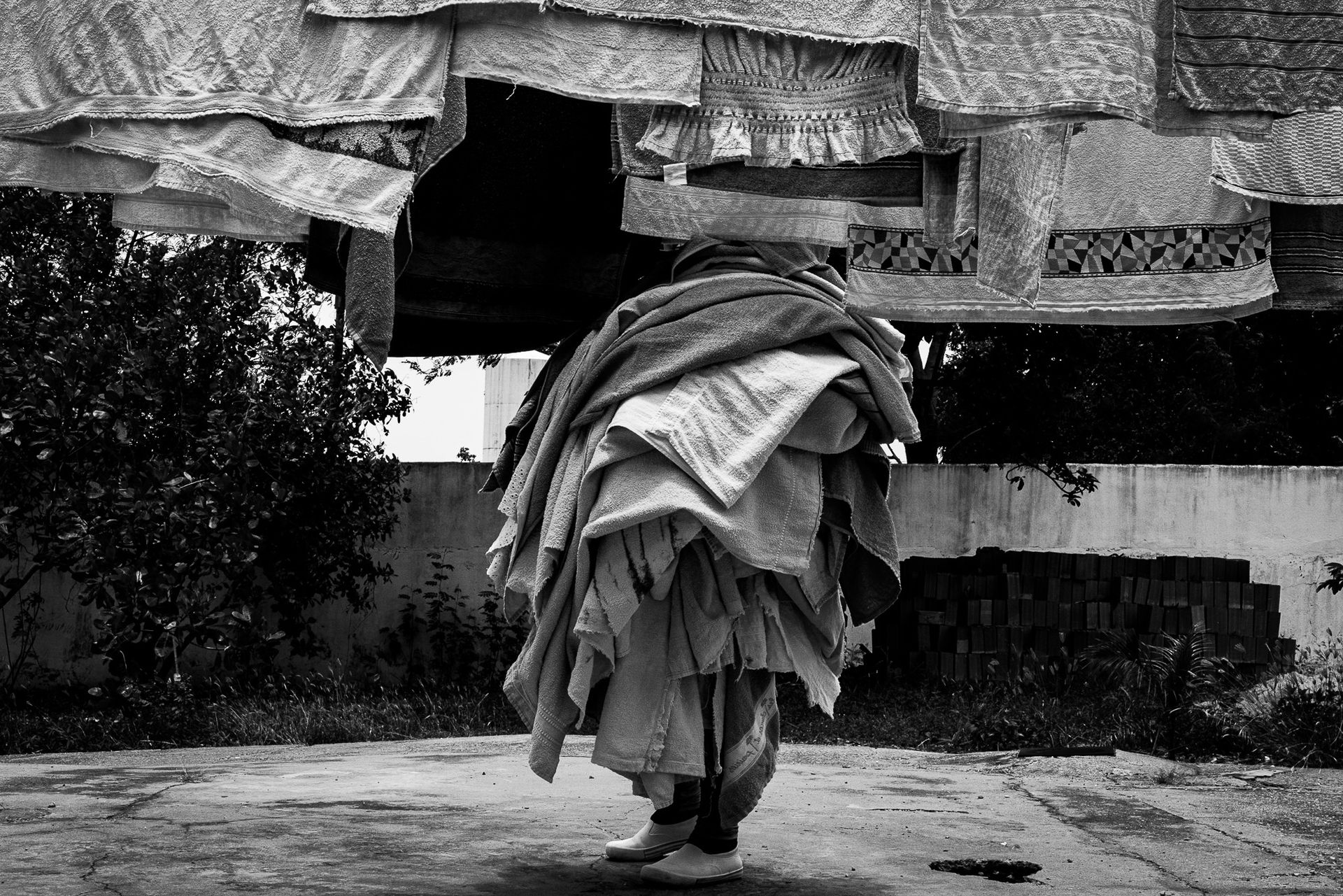 THE LAST STATION by Pri Ribeiro-  long-term care facilities and the challenges to ensure quality of life to older adults dealing with economic and mental vulnerabilities . - 2 - 31