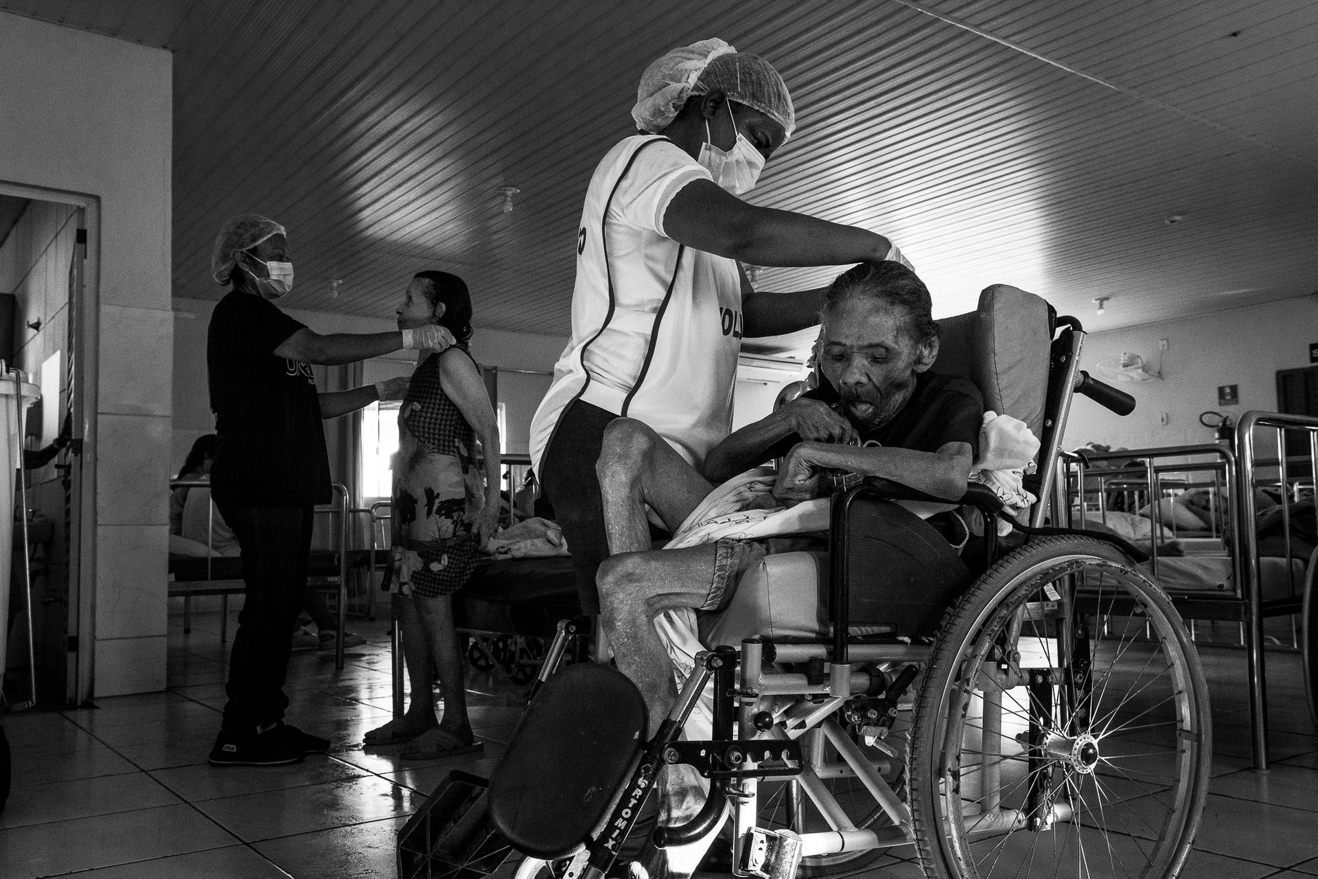 THE LAST STATION by Pri Ribeiro-  long-term care facilities and the challenges to ensure quality of life to older adults dealing with economic and mental vulnerabilities . - 2 - 15