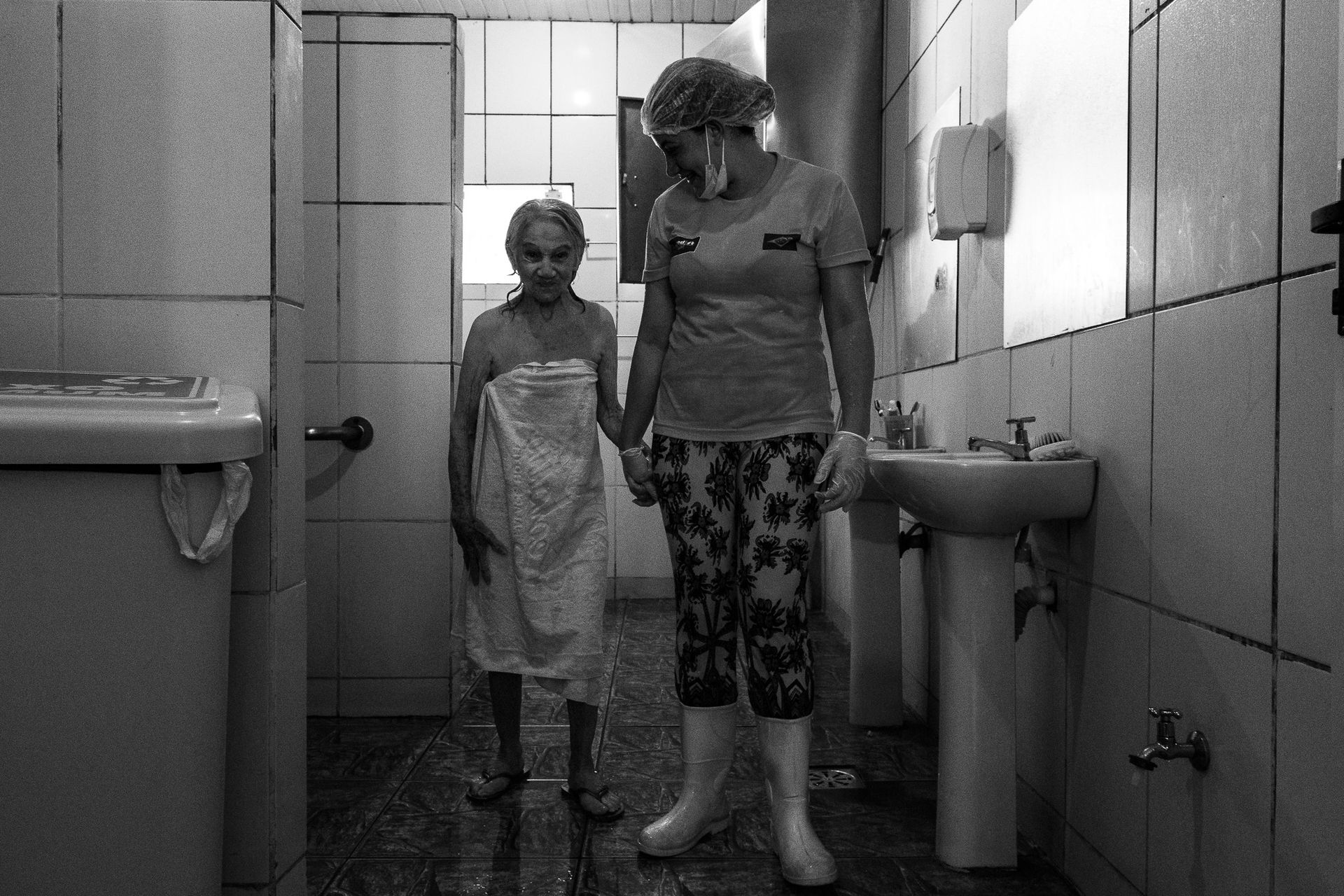 THE LAST STATION by Pri Ribeiro-  long-term care facilities and the challenges to ensure quality of life to older adults dealing with economic and mental vulnerabilities . - 2 - 14