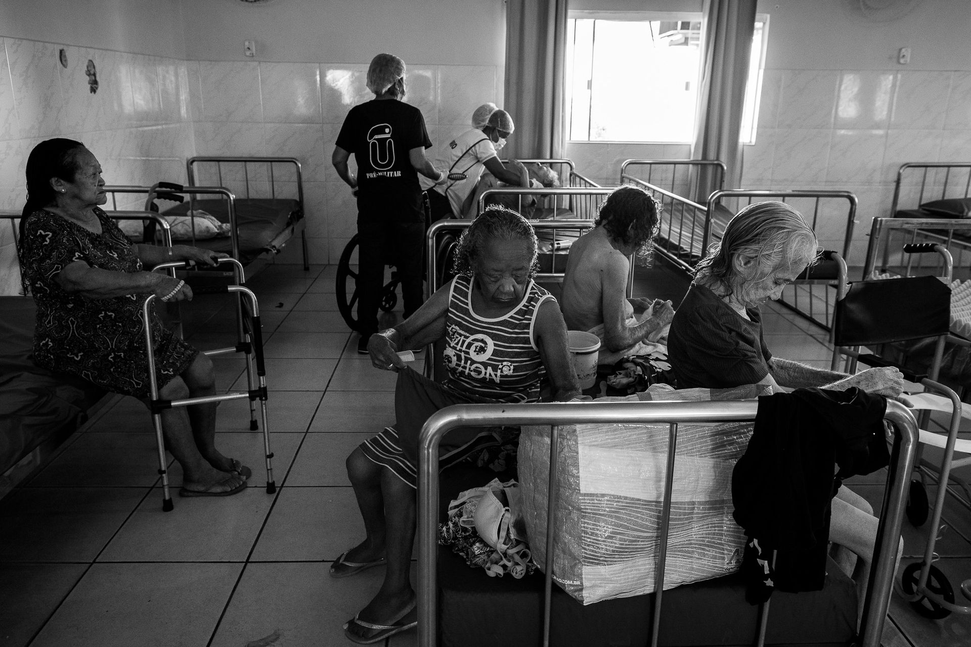 THE LAST STATION by Pri Ribeiro-  long-term care facilities and the challenges to ensure quality of life to older adults dealing with economic and mental vulnerabilities . - 2 - 16