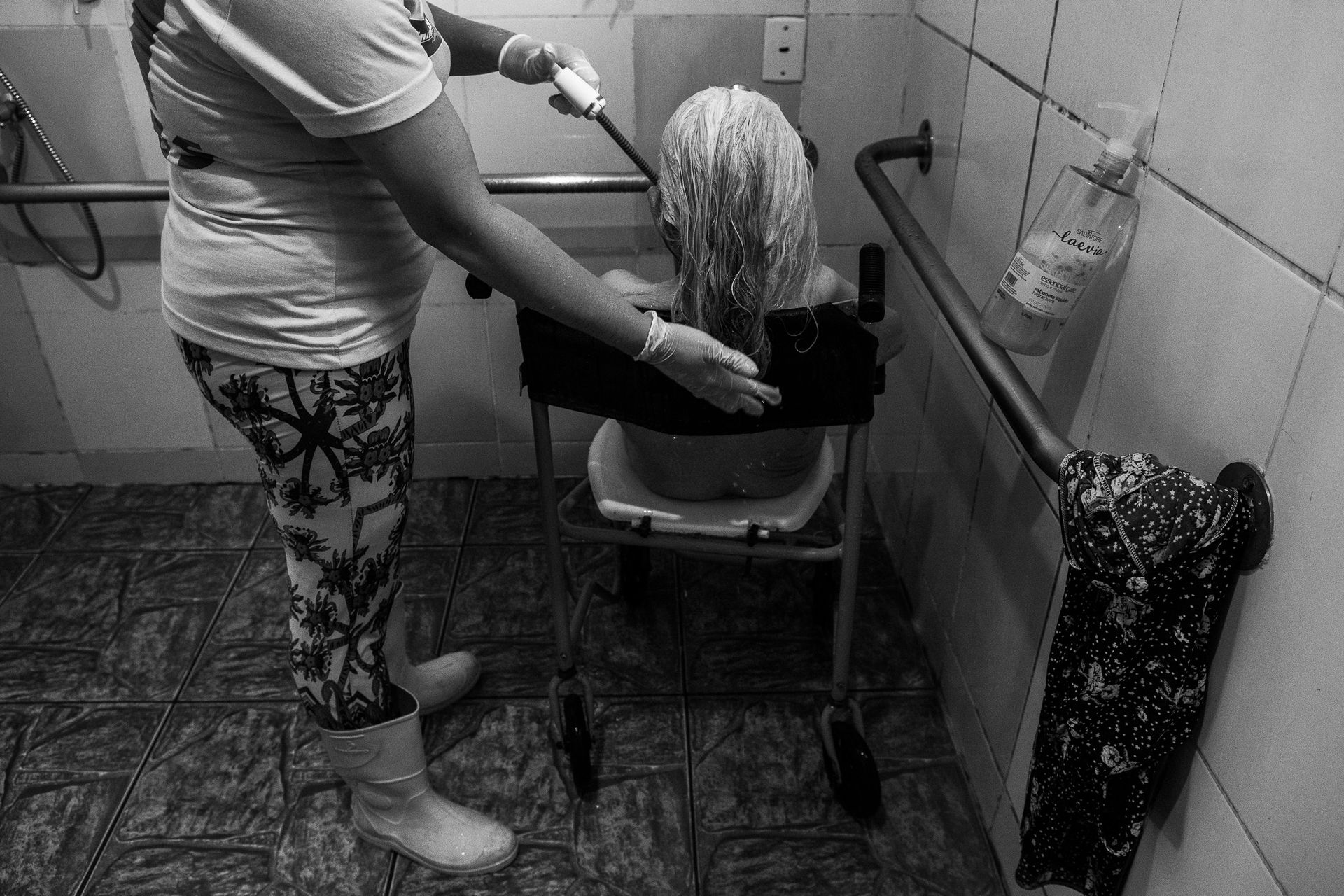 THE LAST STATION by Pri Ribeiro-  long-term care facilities and the challenges to ensure quality of life to older adults dealing with economic and mental vulnerabilities . - 2 - 13