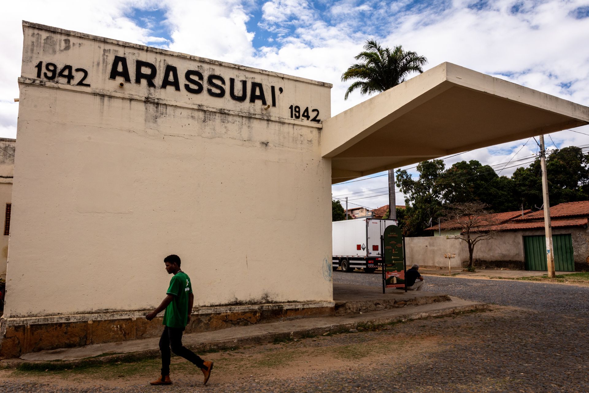 THE HUMAN AND ENVIRONMENTAL COST OF LITHIUM:A long-term investigation into the silent environmental and social challenges surrounding lithium extraction in Brazil, by Priscila Ribeiro. - 2 - 29