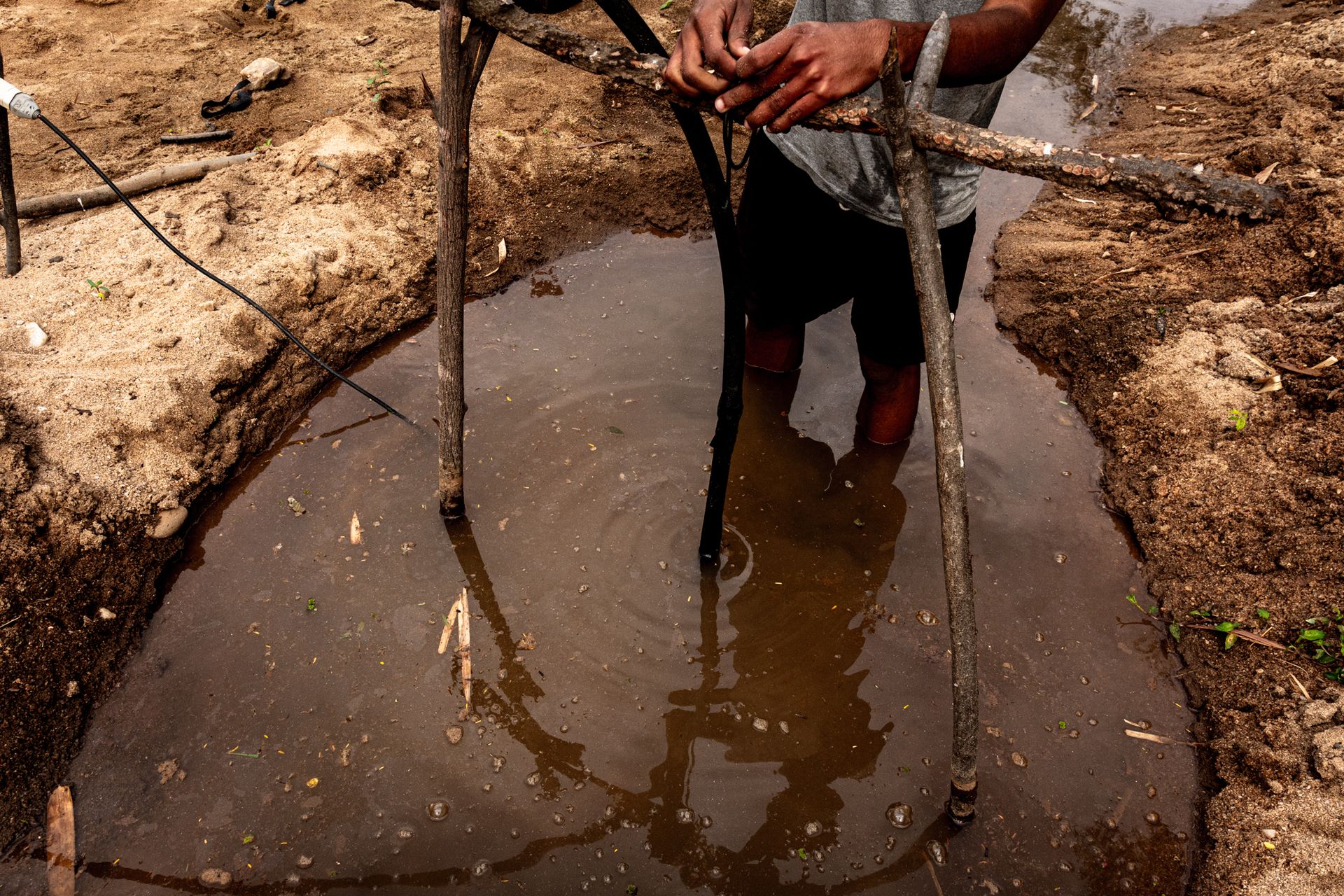 THE HUMAN AND ENVIRONMENTAL COST OF LITHIUM:A long-term investigation into the silent environmental and social challenges surrounding lithium extraction in Brazil, by Priscila Ribeiro. - 2 - 28