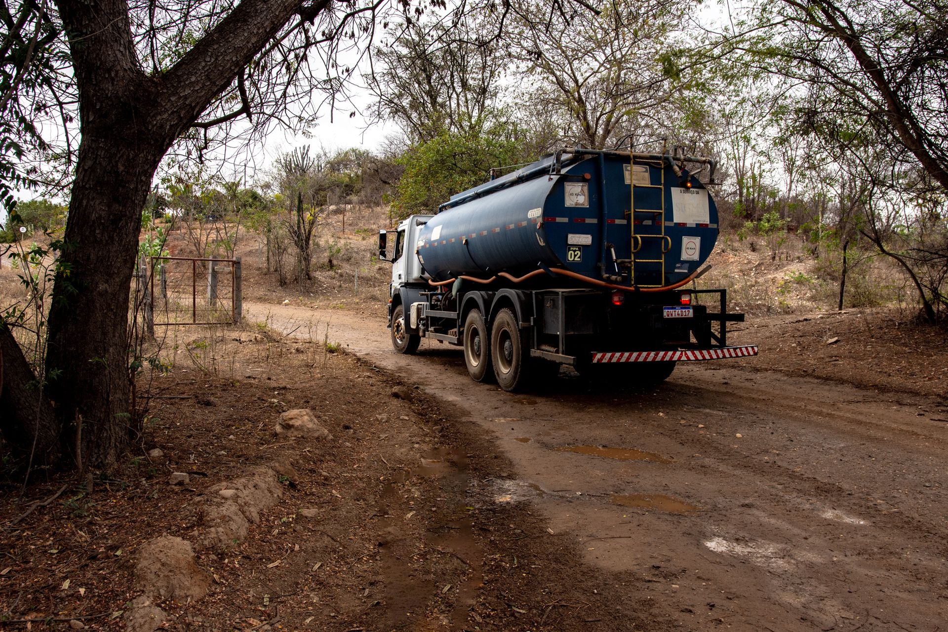 THE HUMAN AND ENVIRONMENTAL COST OF LITHIUM:A long-term investigation into the silent environmental and social challenges surrounding lithium extraction in Brazil, by Priscila Ribeiro. - 2 - 23