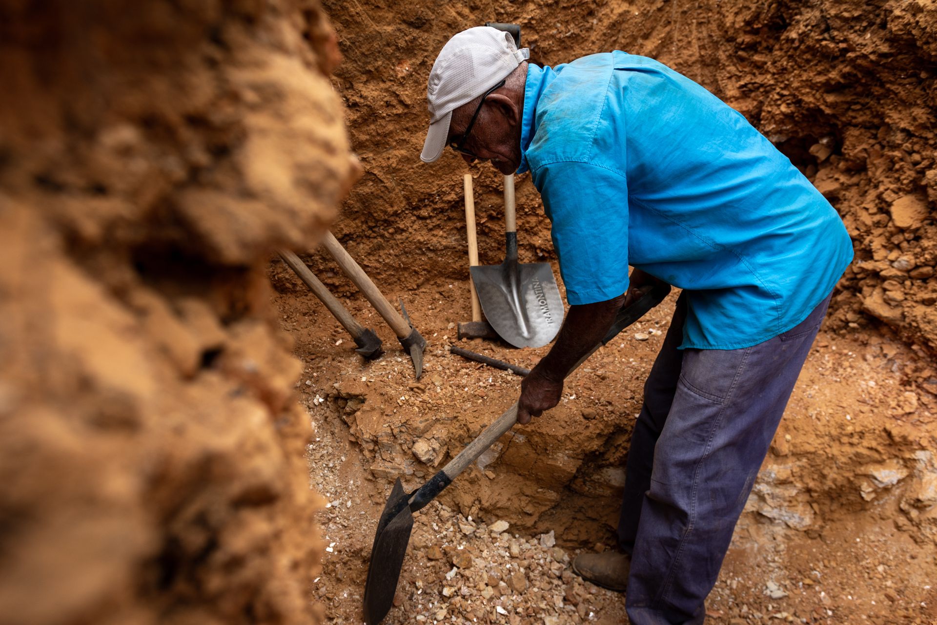 THE HUMAN AND ENVIRONMENTAL COST OF LITHIUM:A long-term investigation into the silent environmental and social challenges surrounding lithium extraction in Brazil, by Priscila Ribeiro. - 2 - 33