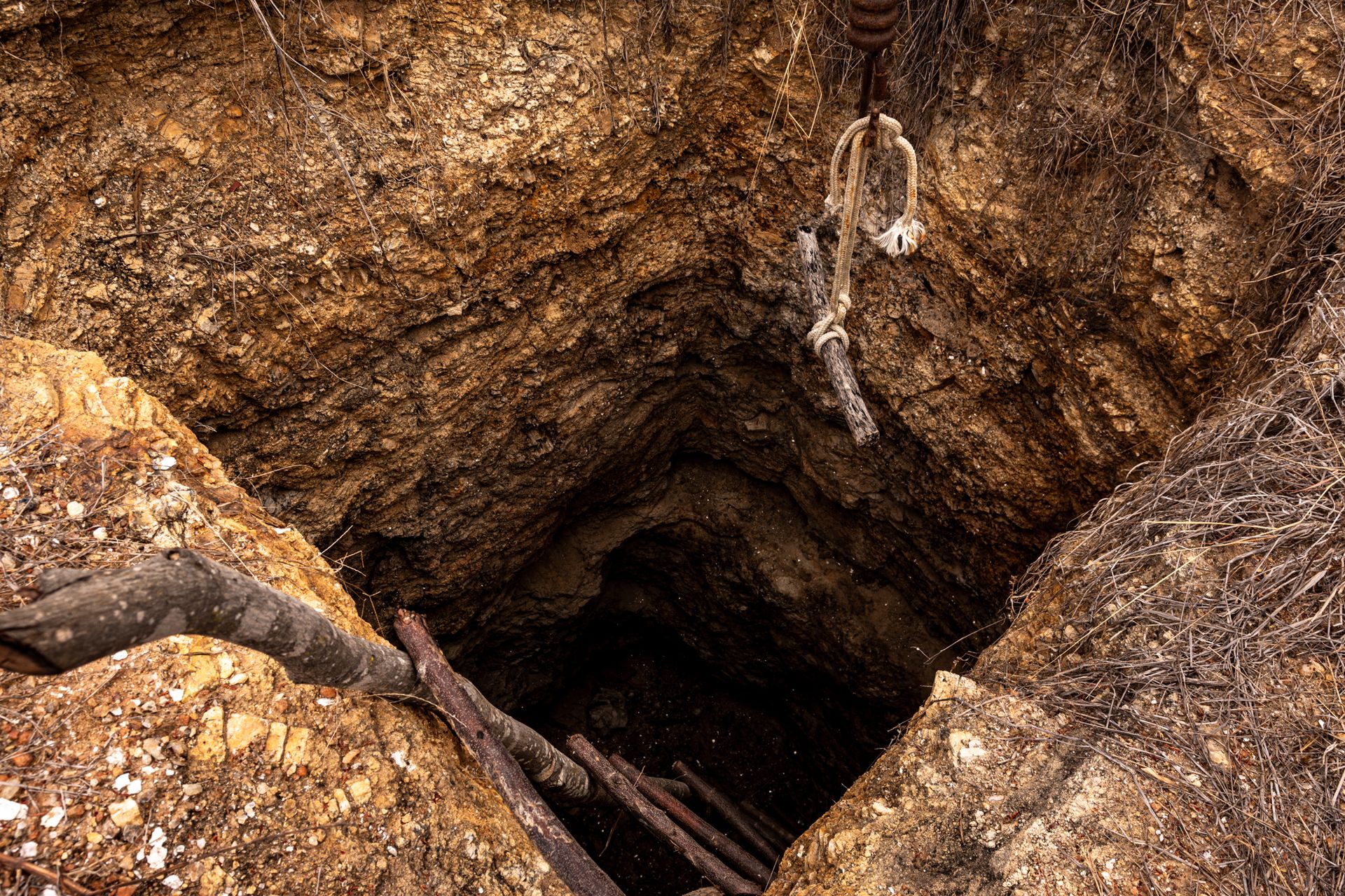 THE HUMAN AND ENVIRONMENTAL COST OF LITHIUM:A long-term investigation into the silent environmental and social challenges surrounding lithium extraction in Brazil, by Priscila Ribeiro. - 2 - 41