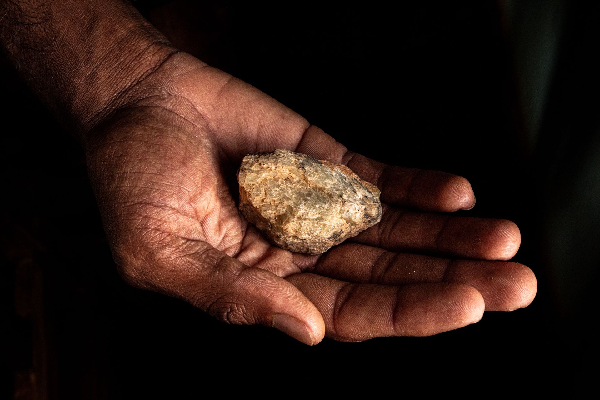 THE HUMAN AND ENVIRONMENTAL COST OF LITHIUM:A long-term investigation into the silent environmental and social challenges surrounding lithium extraction in Brazil, by Priscila Ribeiro. - 2 - 5
