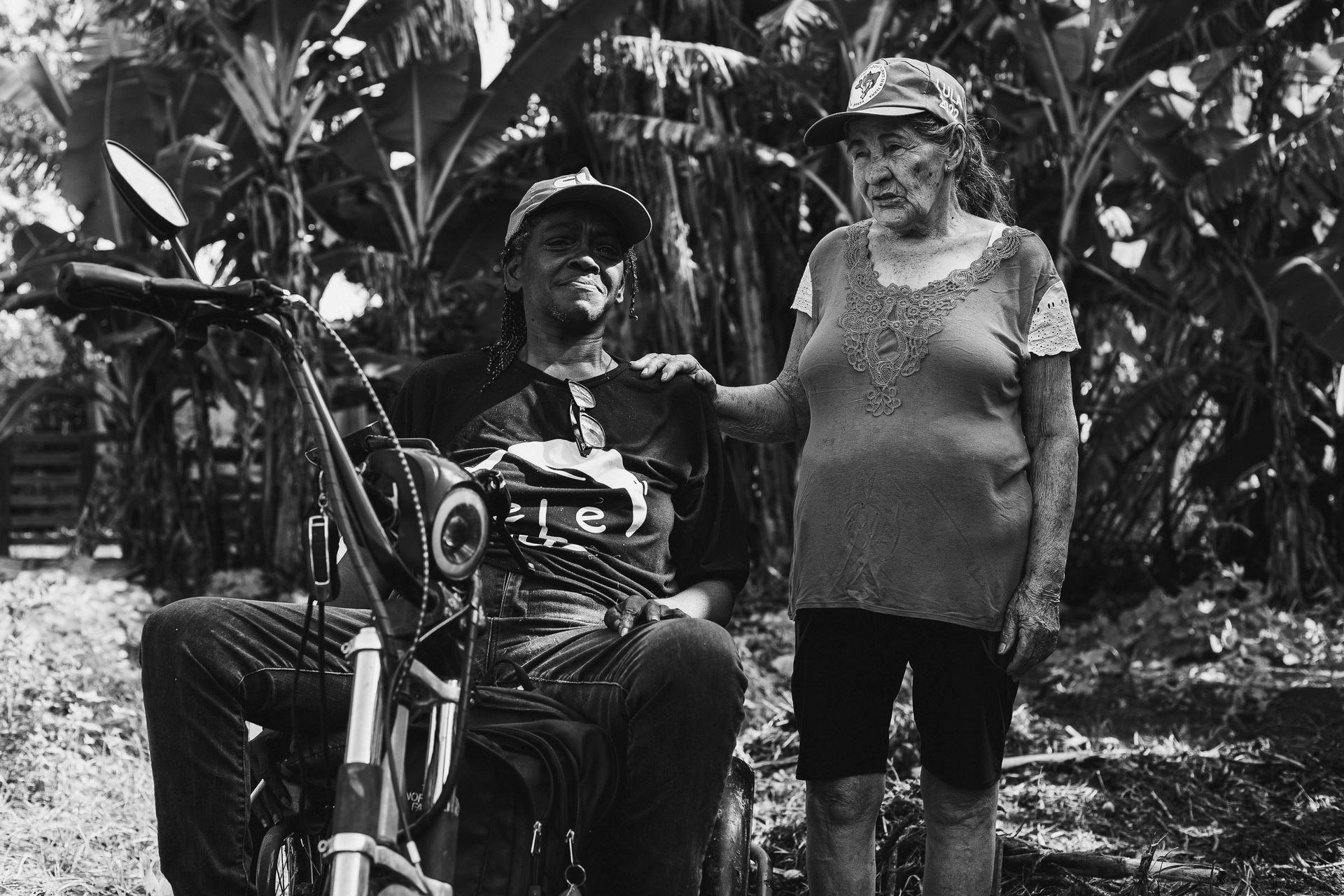 AGROECOLOGIA E AGROTÓXICOS : o Brasil bateu recorde no número de intoxicados com mais de 9 mil casos registrados. - 2 - 3