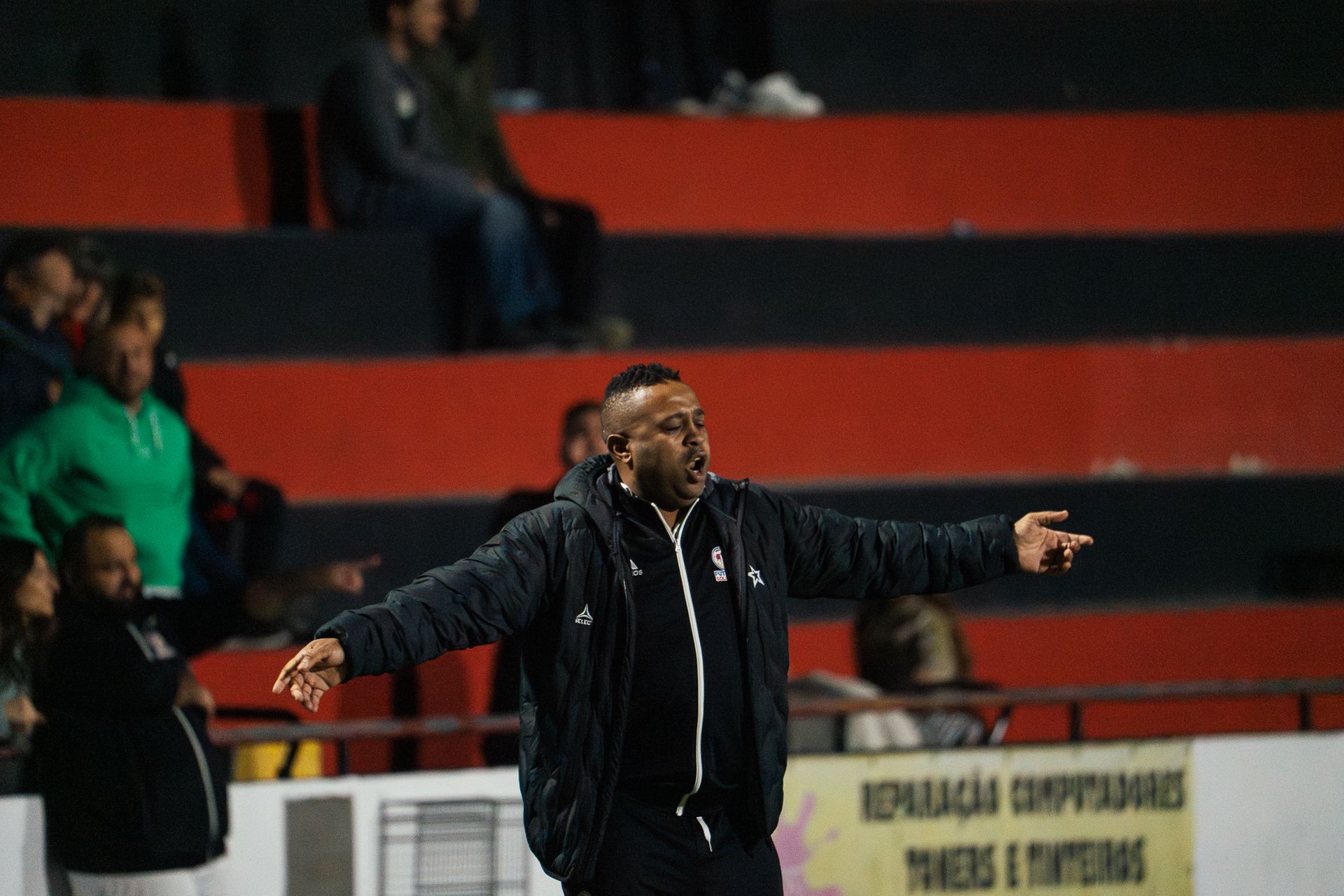 Futebol Solidário no Estádio do Sacavém - 2 - 0