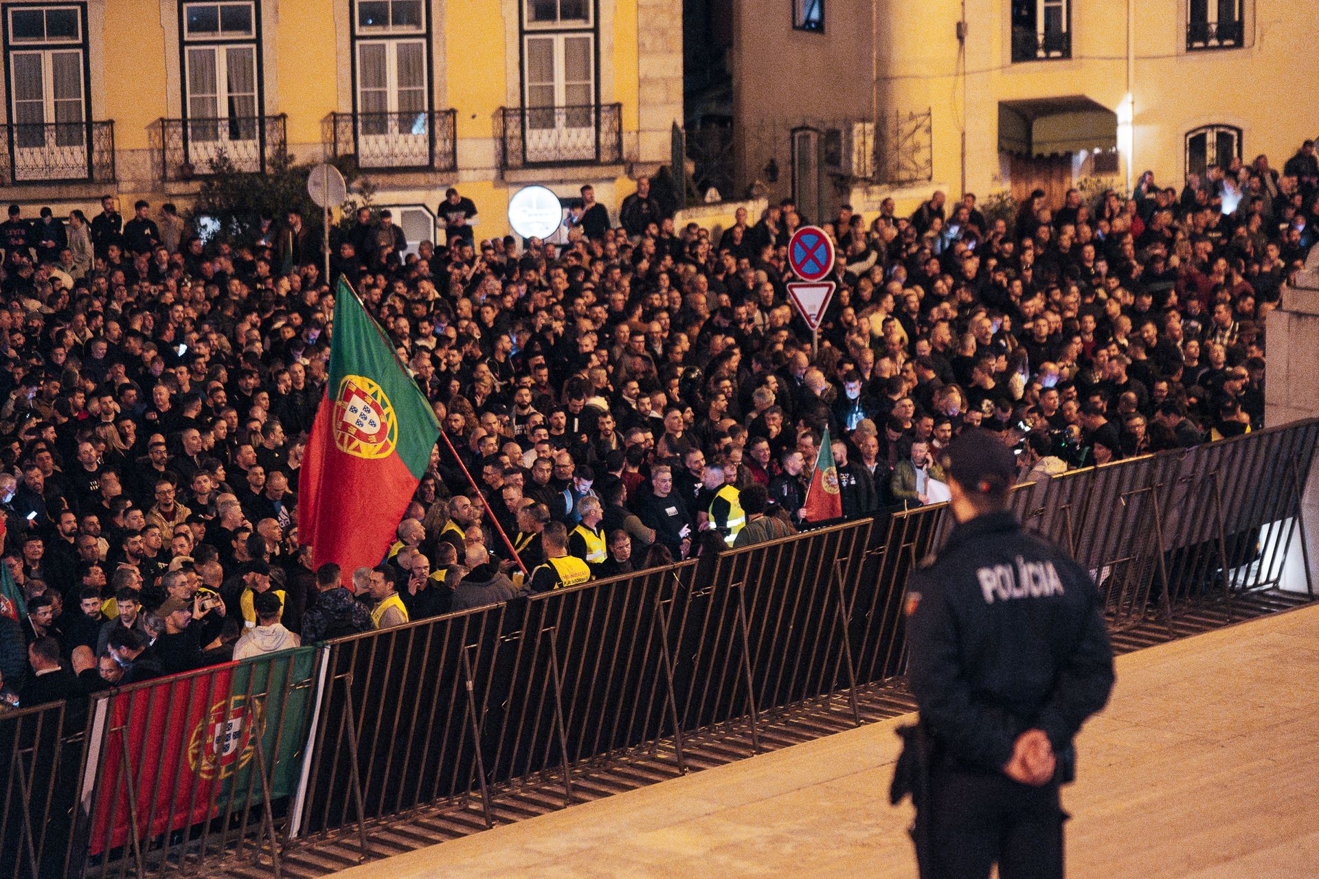 Concentração de Polícias - 2 - 0