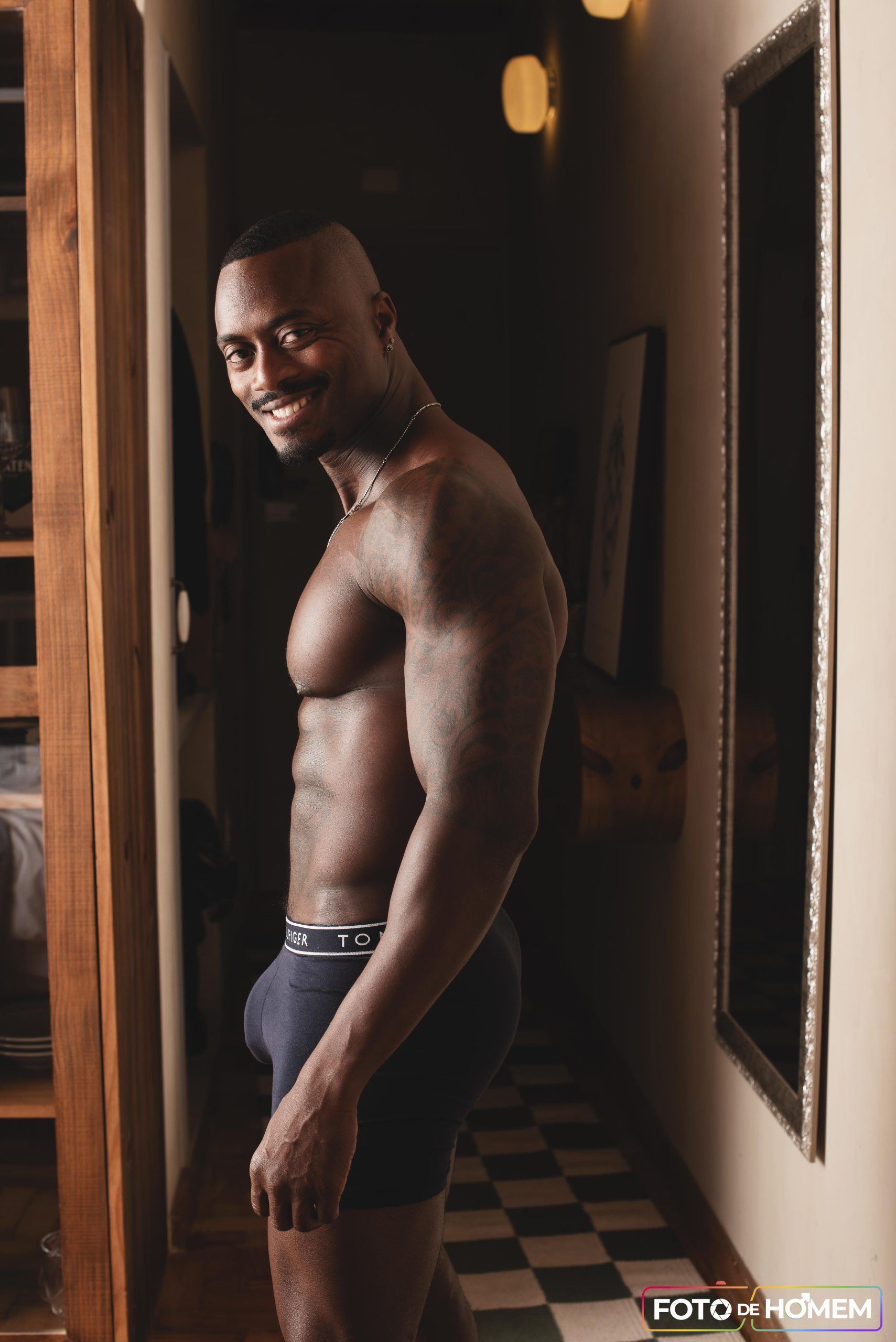 Ensaio fotográfico masculino em São Paulo: modelo Ely, de Miami, posa no Edifício Copan com Eberson Teodoro - 2 - 17