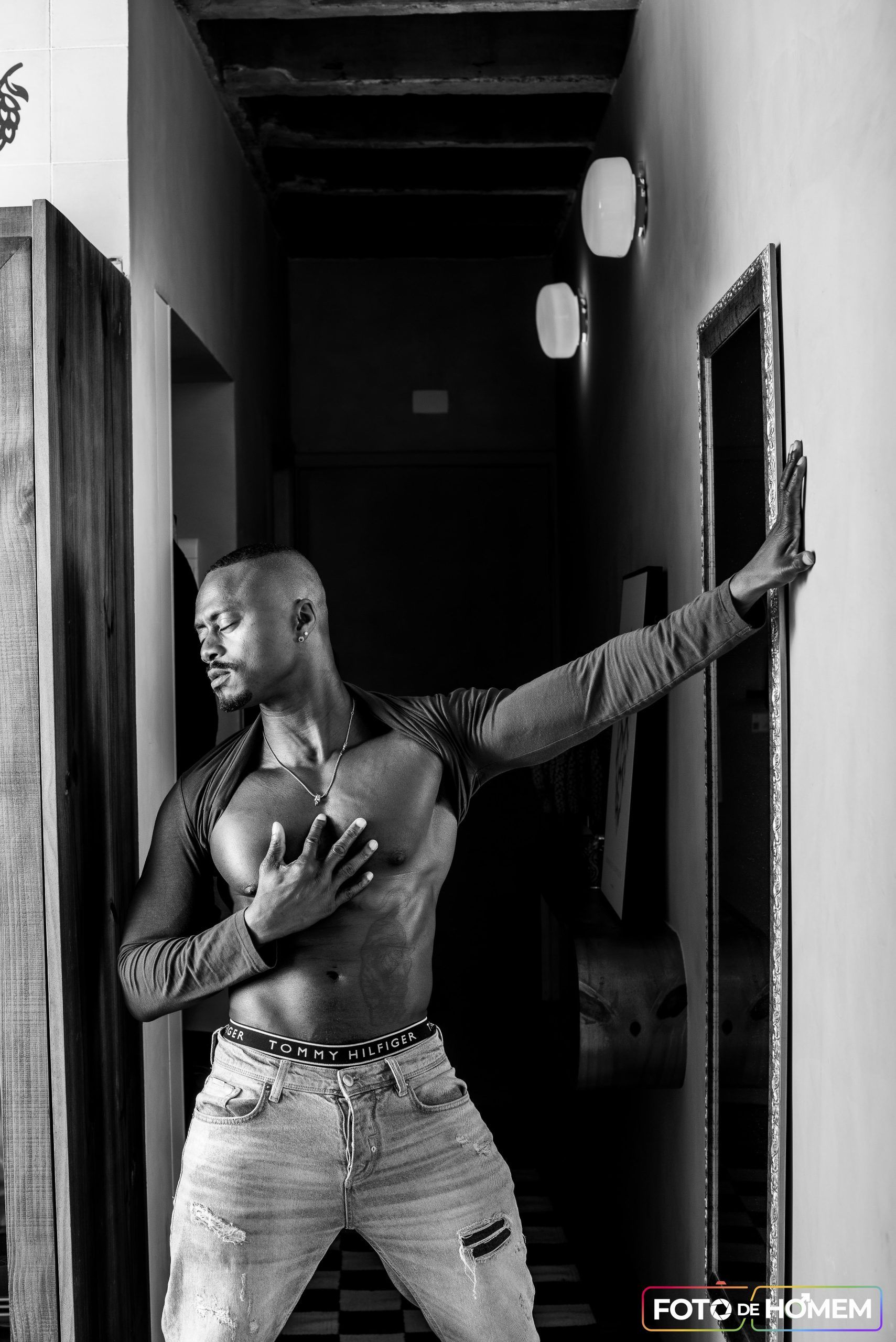 Ensaio fotográfico masculino em São Paulo: modelo Ely, de Miami, posa no Edifício Copan com Eberson Teodoro - 2 - 15