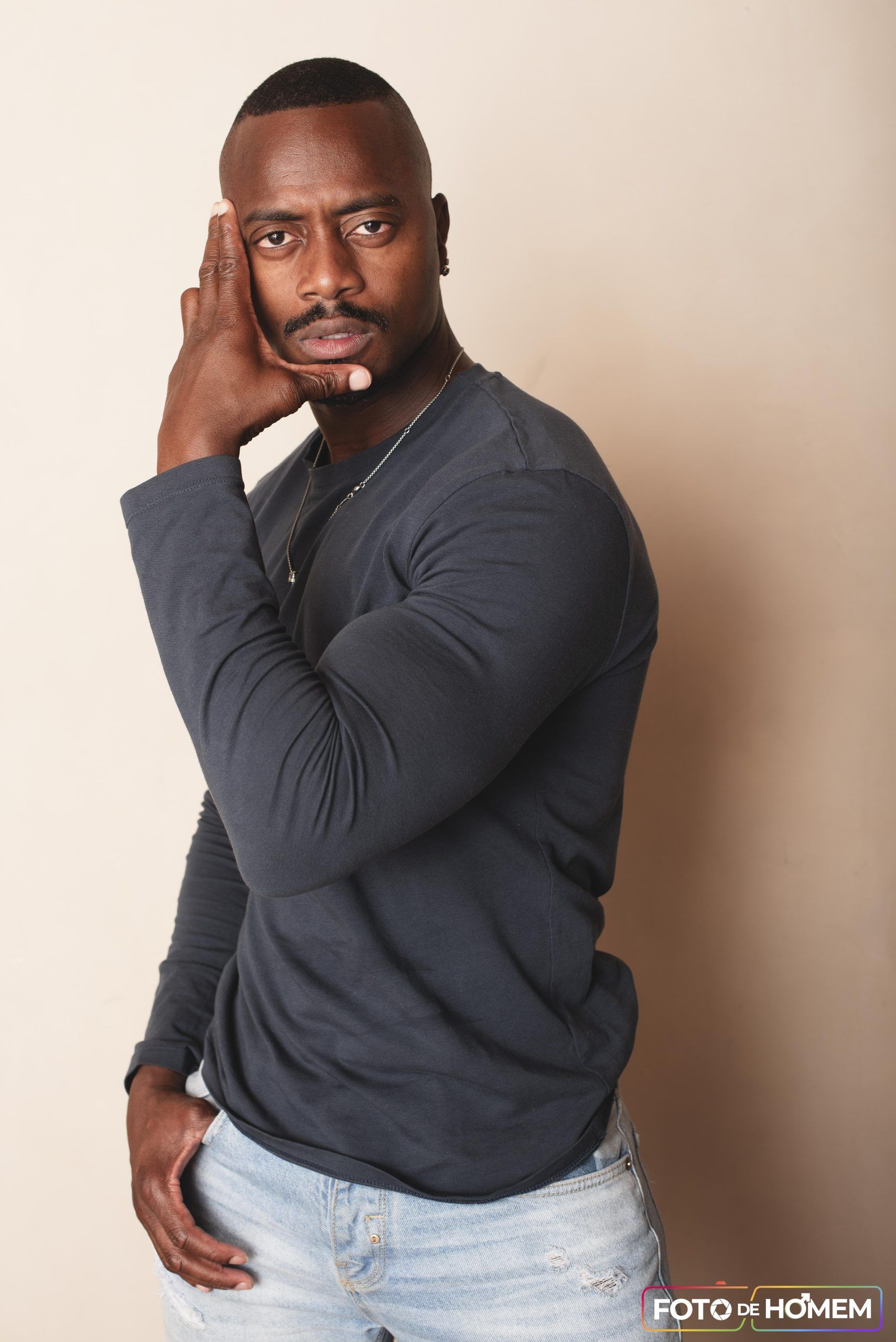 Ensaio fotográfico masculino em São Paulo: modelo Ely, de Miami, posa no Edifício Copan com Eberson Teodoro - 2 - 12