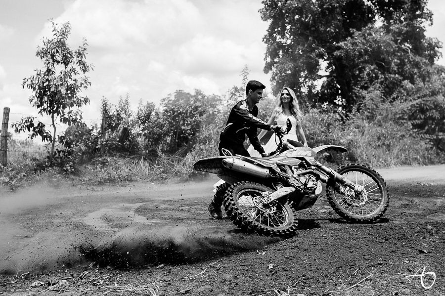 Pré-Wedding na Natureza: O Ensaio Divertido e Alegre de Ana e Lucimar na Fazenda - 2 - 11