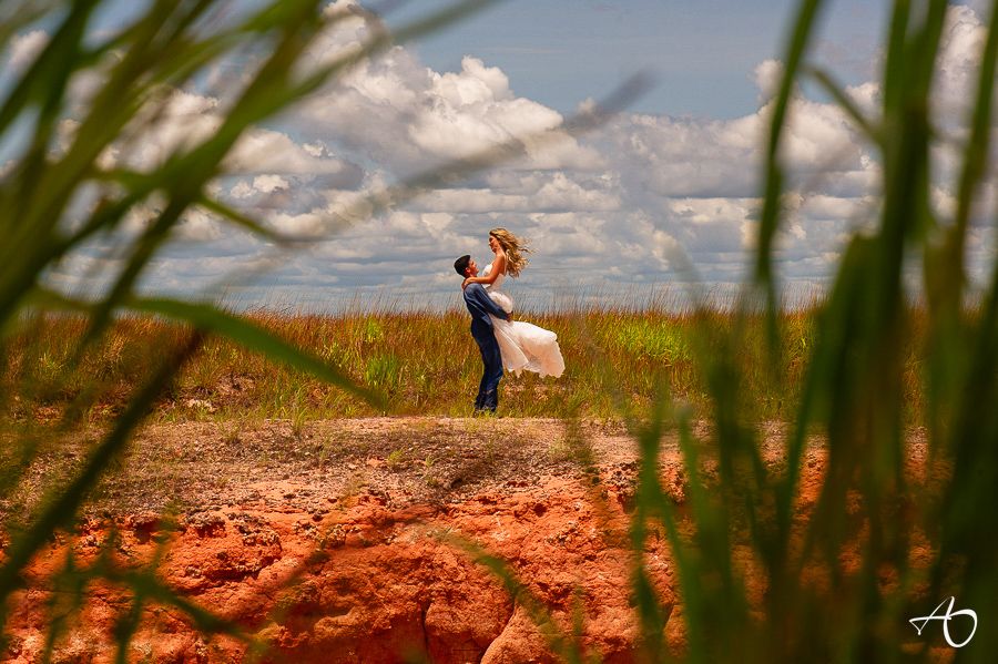Pré-Wedding na Natureza: O Ensaio Divertido e Alegre de Ana e Lucimar na Fazenda - 2 - 3