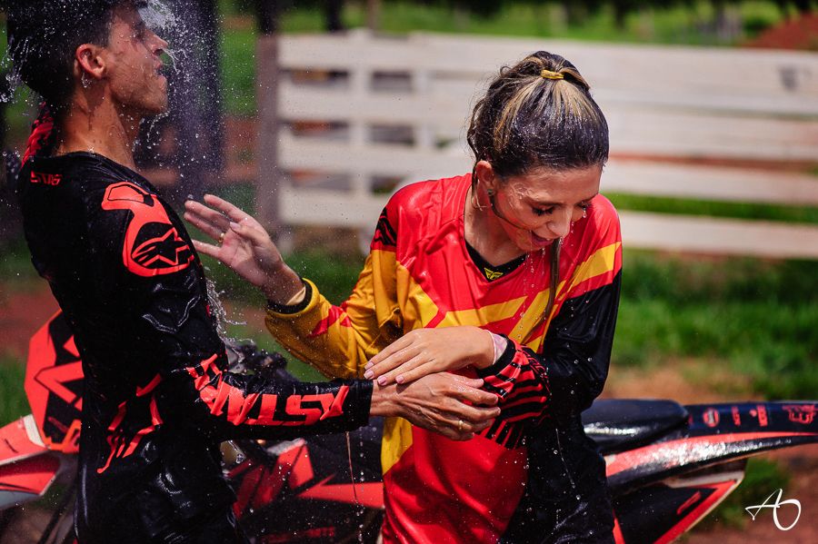Pré-Wedding na Natureza: O Ensaio Divertido e Alegre de Ana e Lucimar na Fazenda - 2 - 19