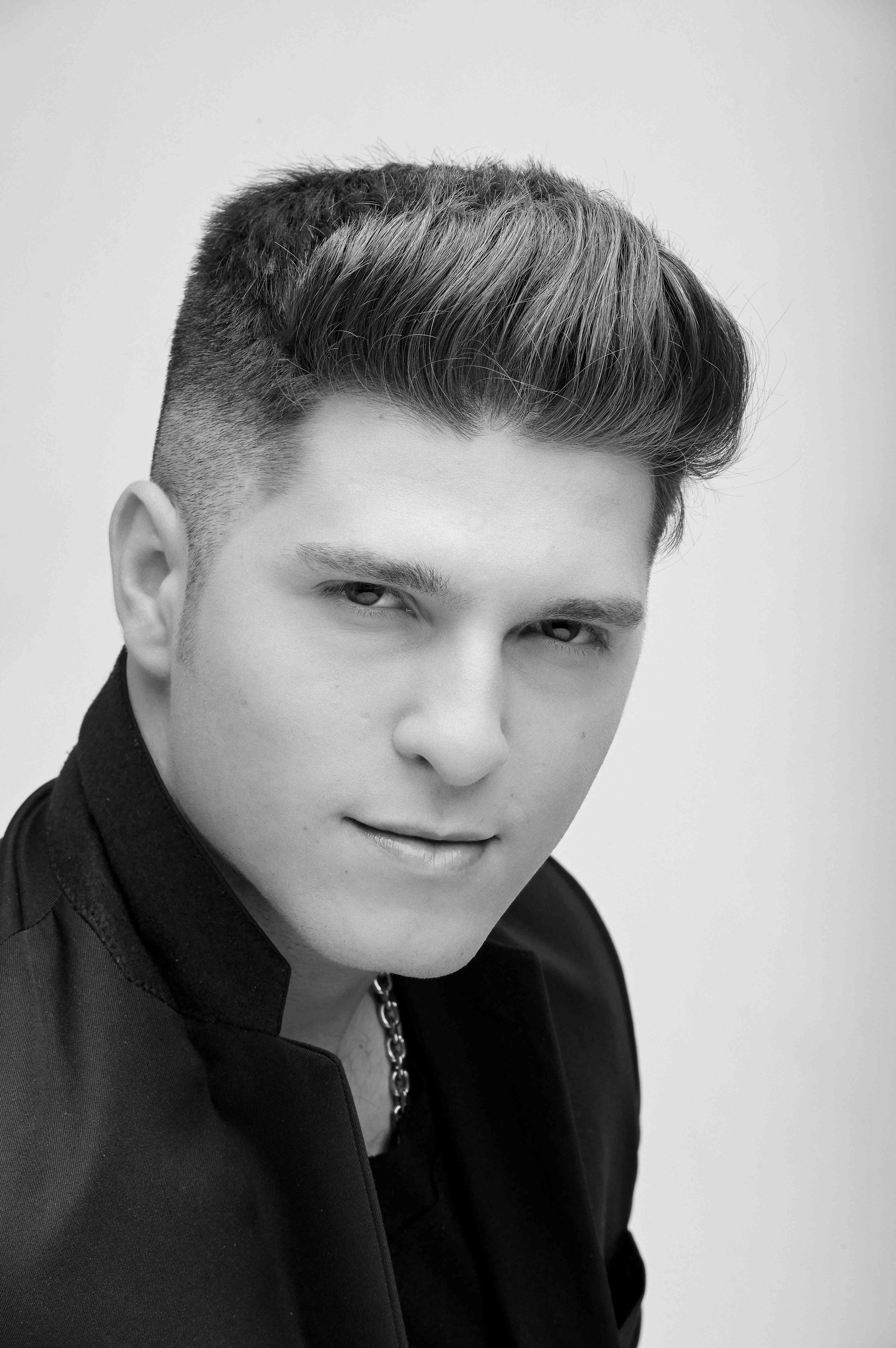 Fotos Corporativas para Cantores: Capturando a Essência de Matheus Ferreira - 2 - 1