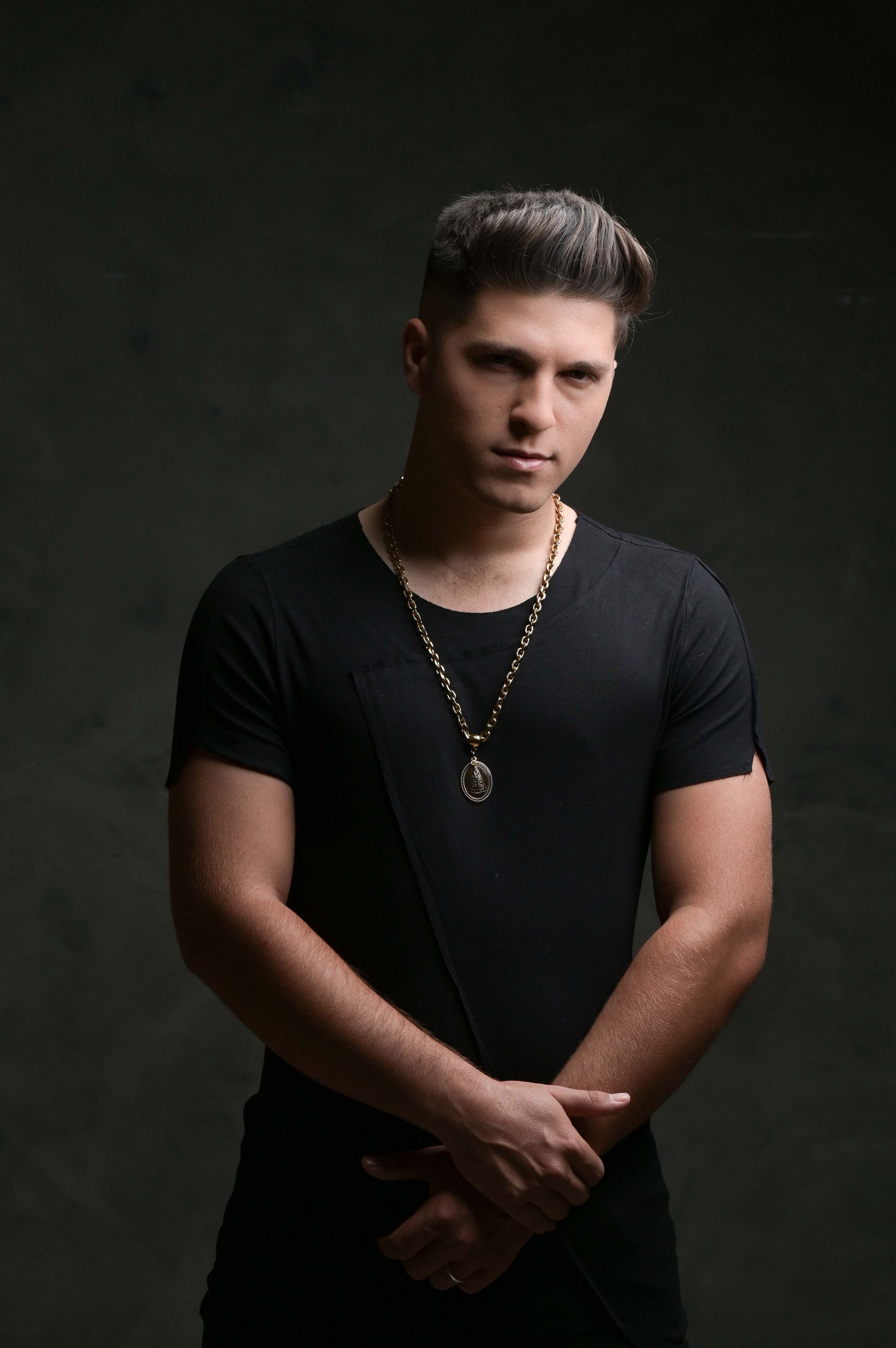 Fotos Corporativas para Cantores: Capturando a Essência de Matheus Ferreira - 2 - 2