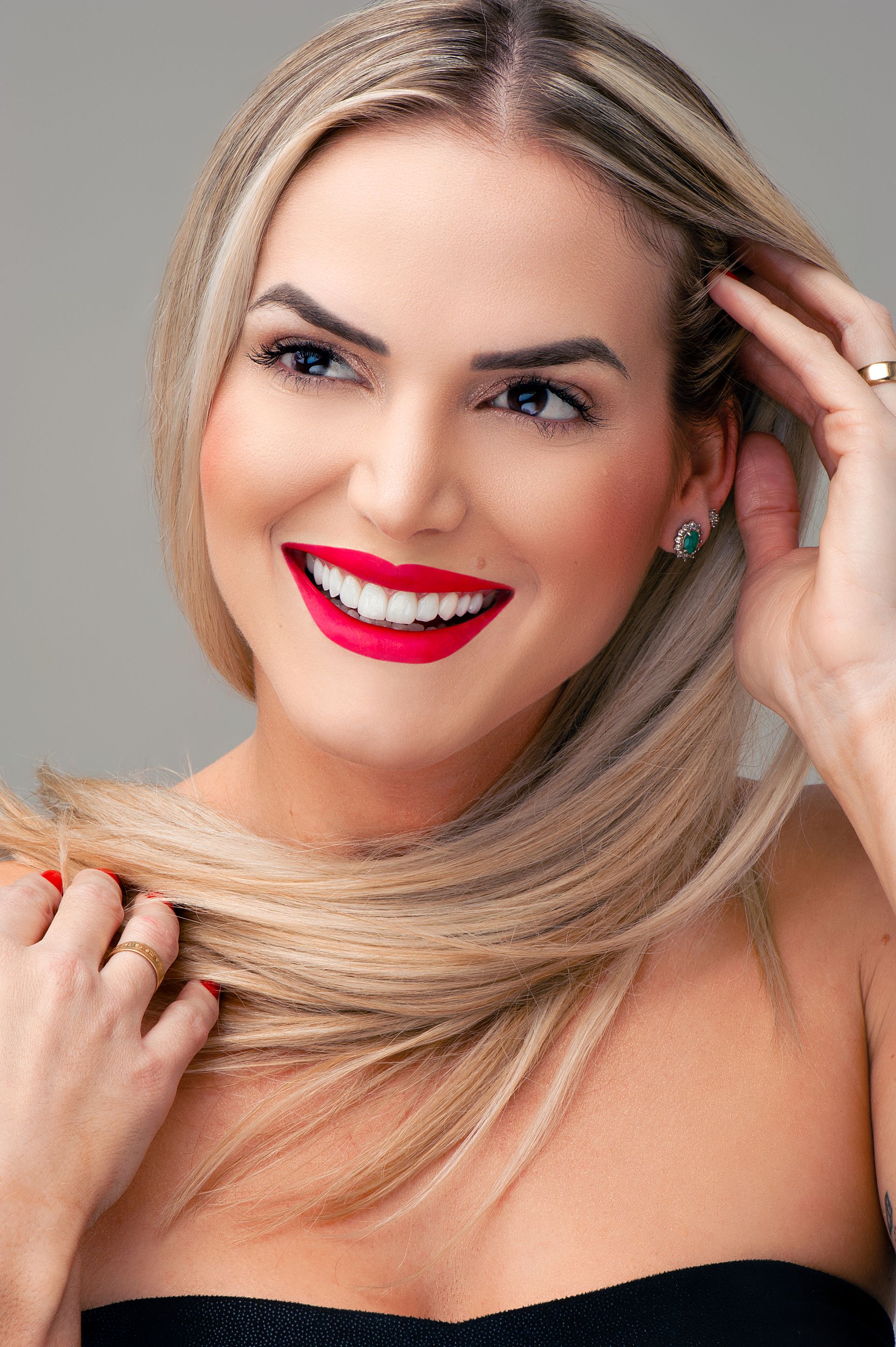 Retrato Corporativo de Dra. Cynthia Ferreira – Dentista Especialista em Estética Bucal e Lentes de Contato Dental - 3 - 0