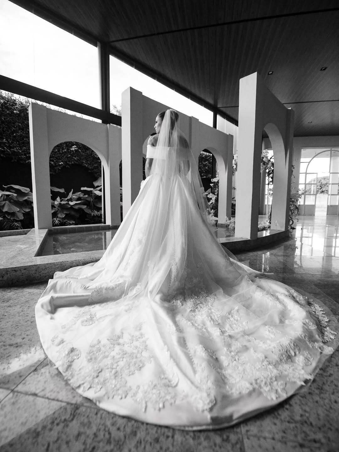 Editorial Primazia em Uberaba: Vestidos de Noiva 2026 e 2027 que unem elegância, modernidade e personalidade - 2 - 12
