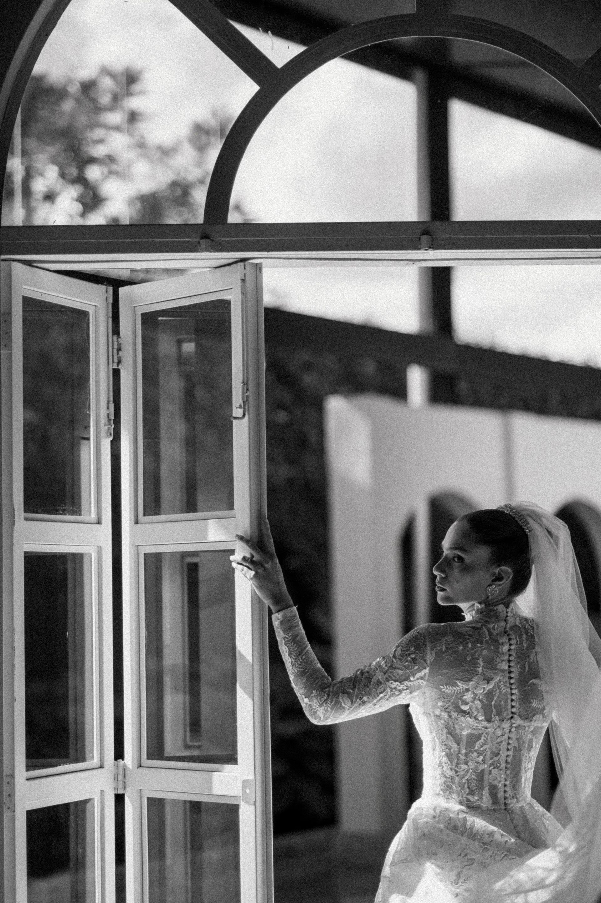 Editorial Primazia em Uberaba: Vestidos de Noiva 2026 e 2027 que unem elegância, modernidade e personalidade - 3 - 19