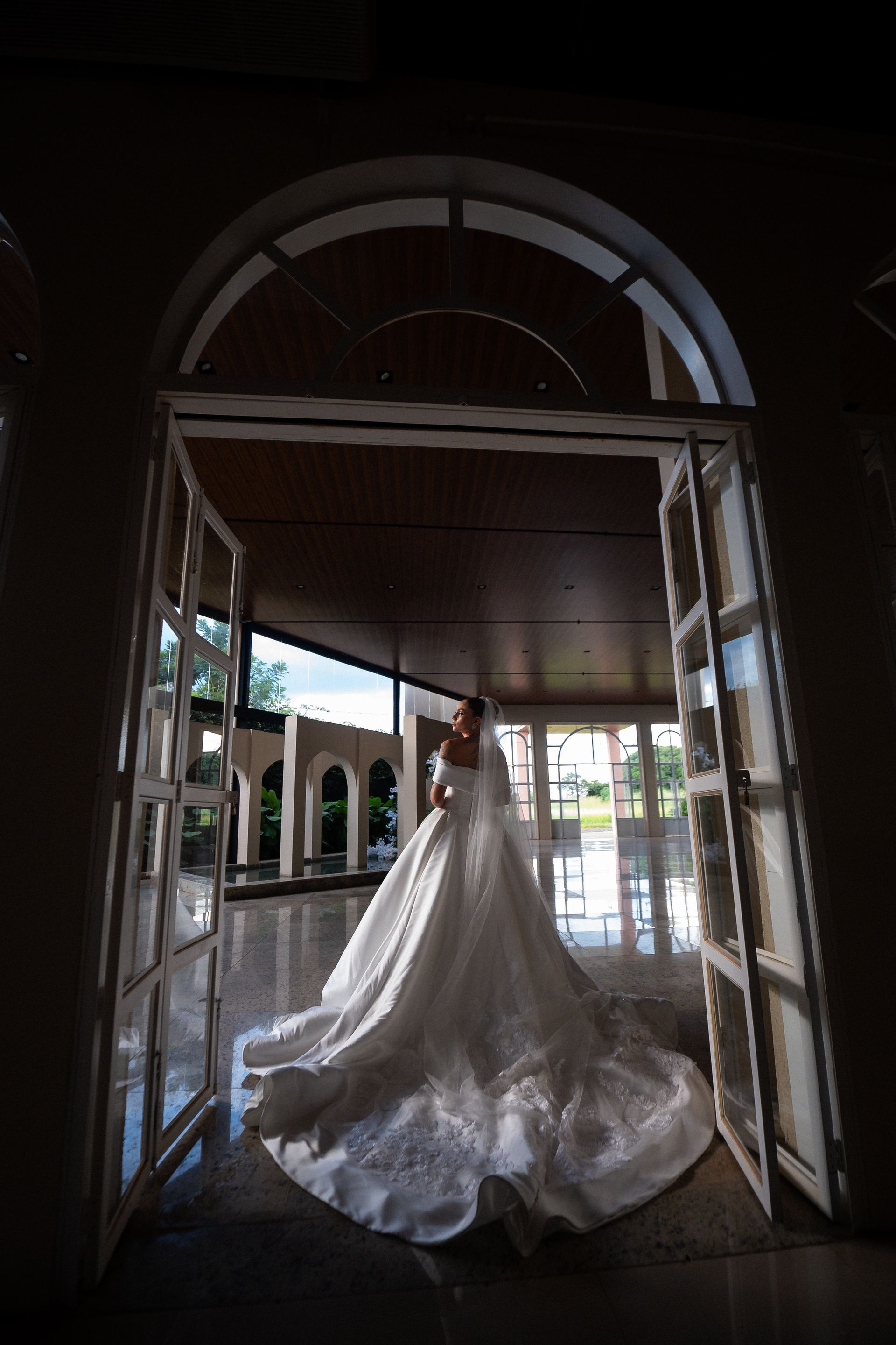 Editorial Primazia em Uberaba: Vestidos de Noiva 2026 e 2027 que unem elegância, modernidade e personalidade - 3 - 36