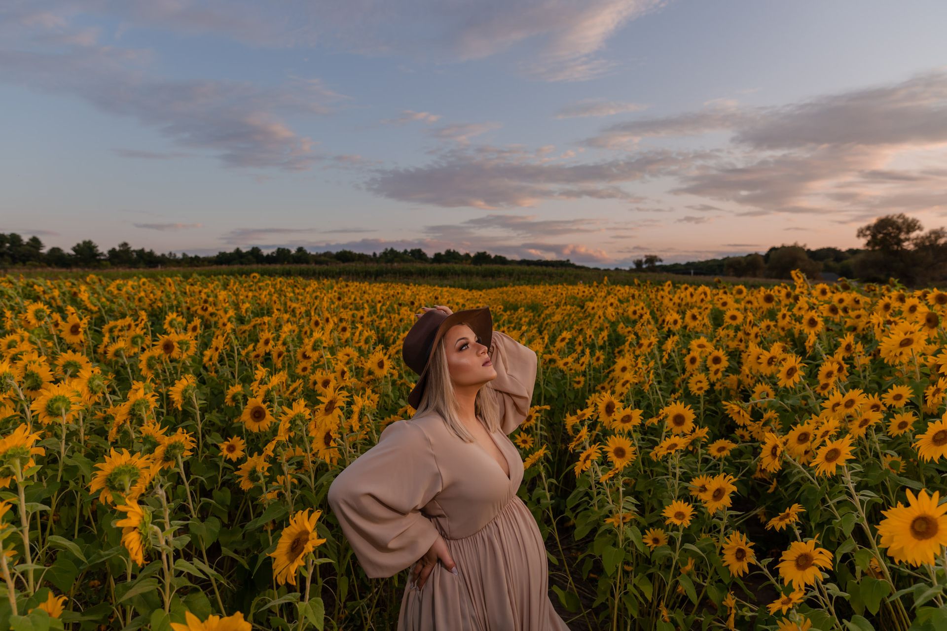 Blooming Love: Estefani's Maternity Photoshoot - 2 - 0