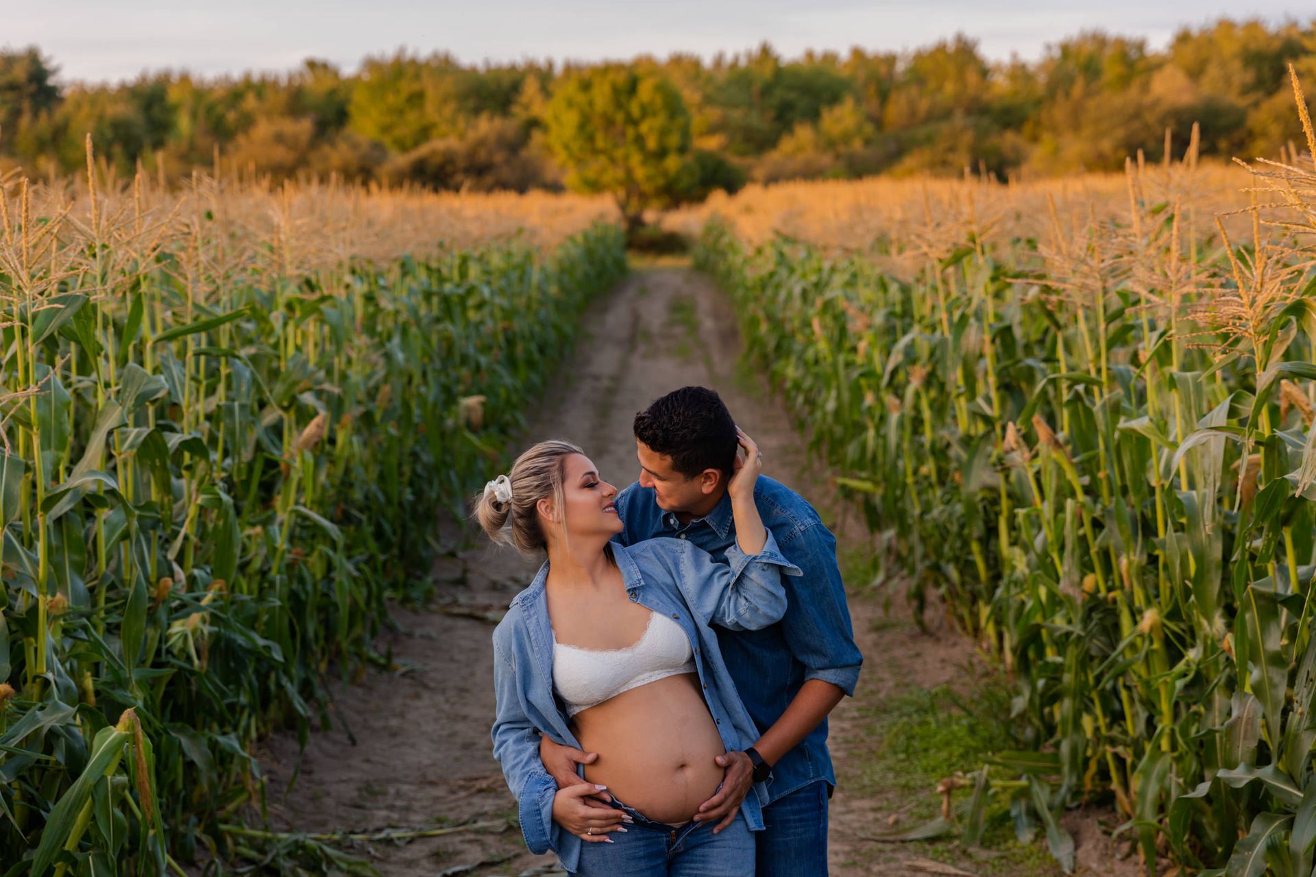 Blooming Love: Estefani's Maternity Photoshoot - 2 - 3
