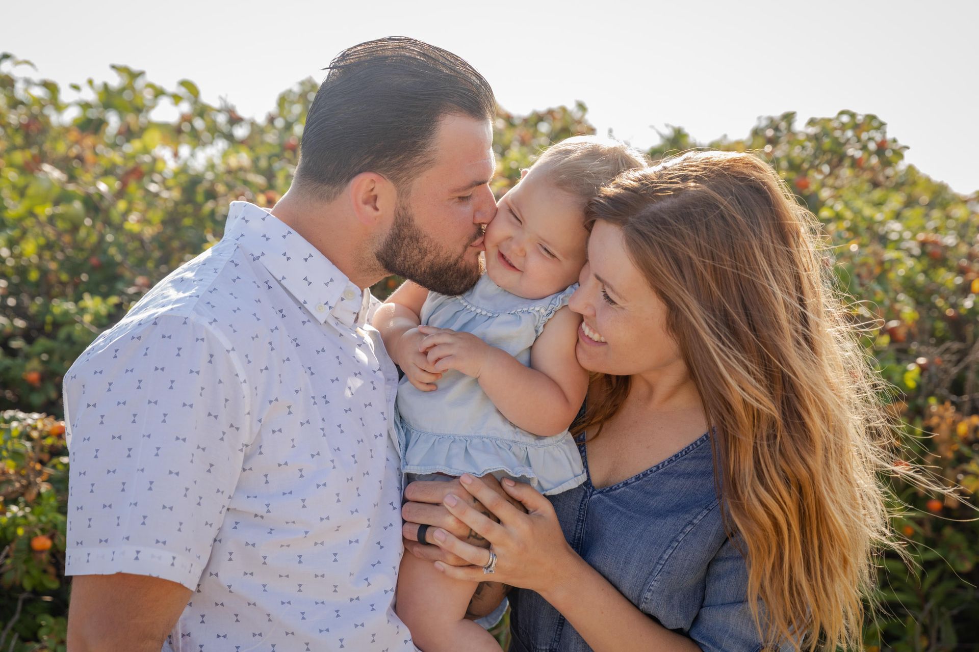 Sunshine and Smiles: The Knaupp 2021 Family Photoshoot - 2 - 1