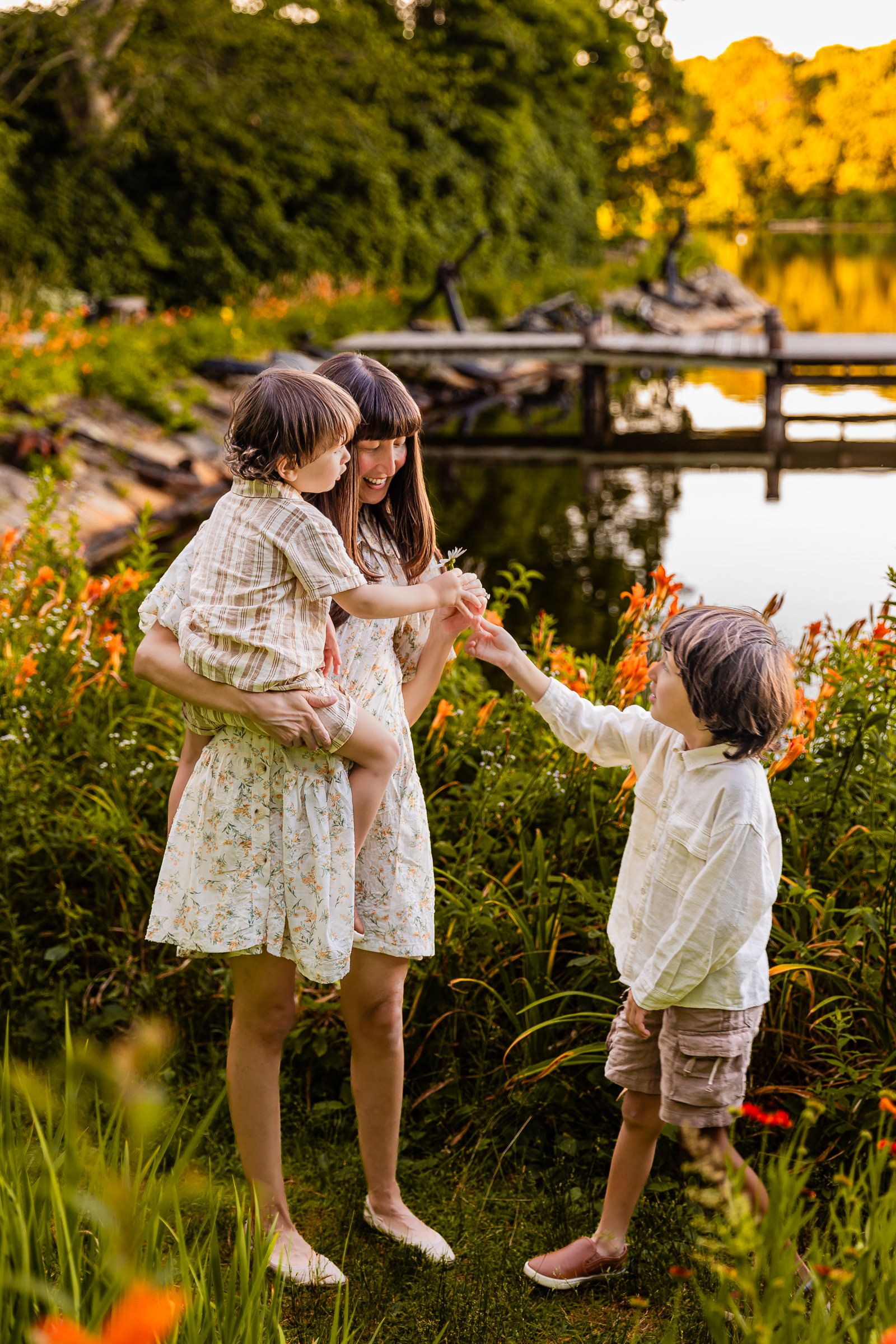 Sunset Smiles: The Hunts Family’s Fun-Filled Session at Spohr Gardens - 2 - 1