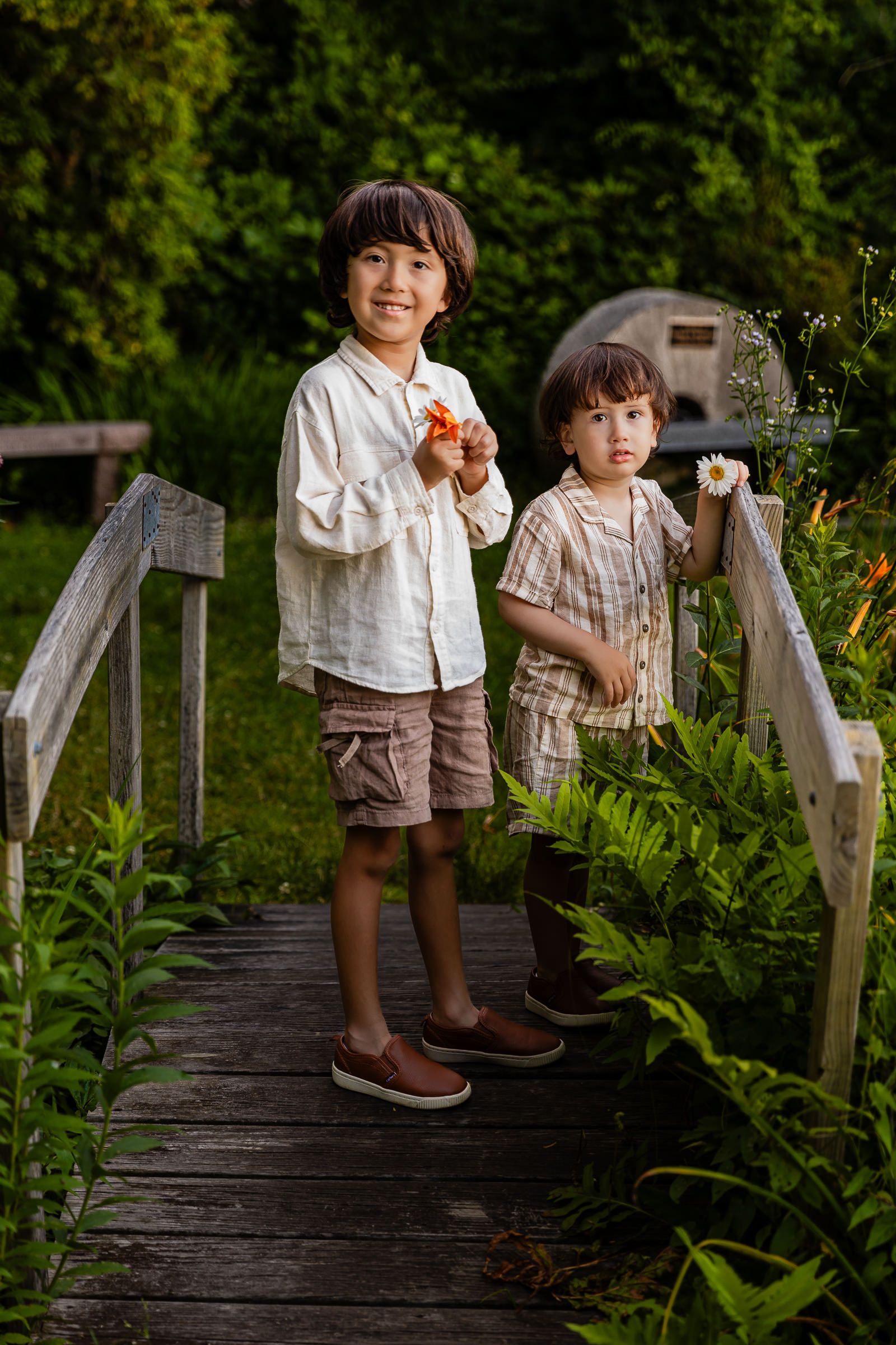 Sunset Smiles: The Hunts Family’s Fun-Filled Session at Spohr Gardens - 2 - 0
