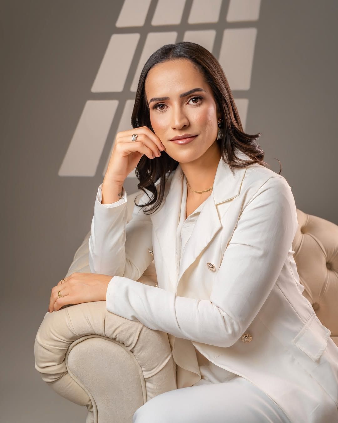 Retrato Corporativo em Estúdio da Dra. Camila | Fotografia Profissional - 3 - 4