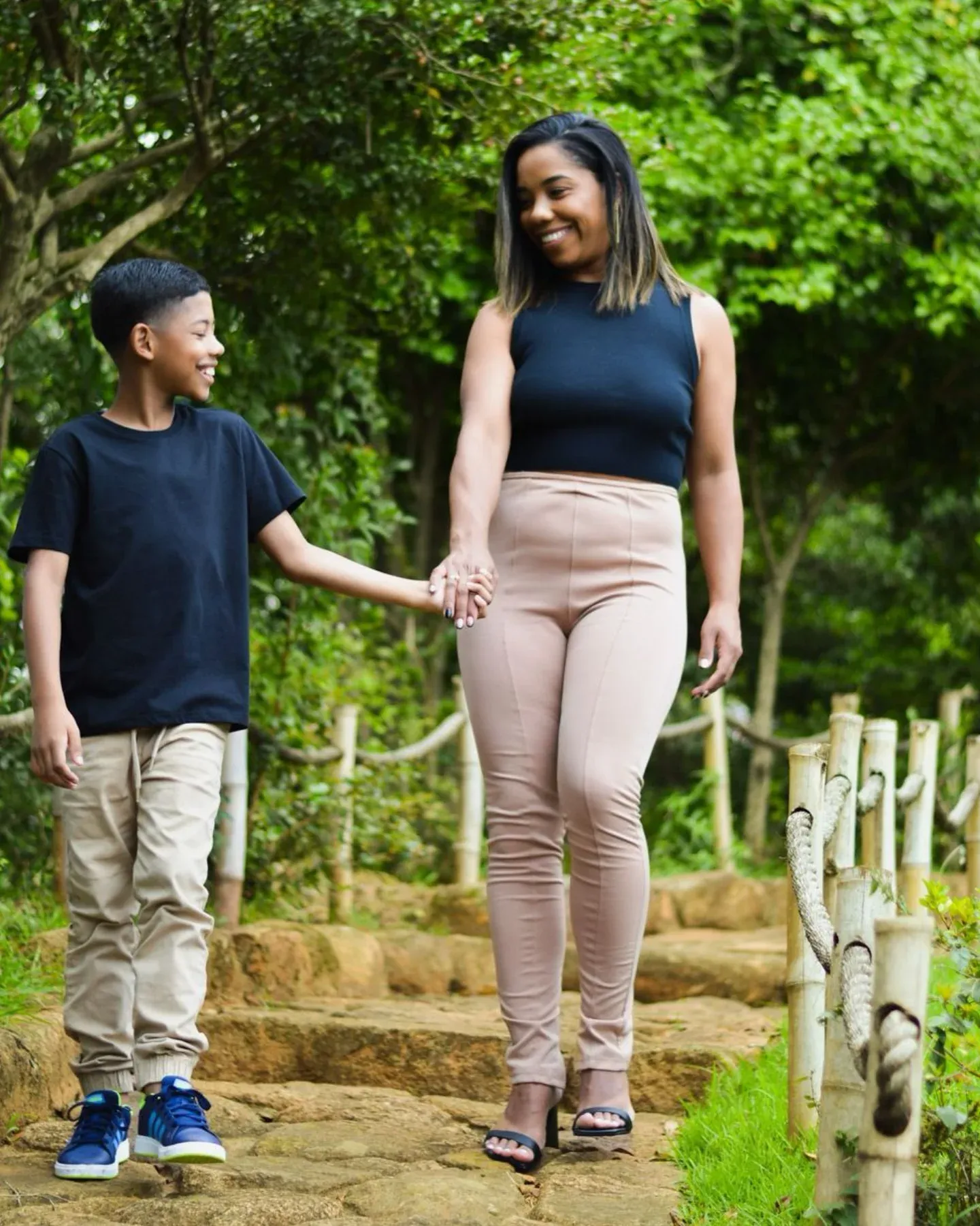 Capturamos momentos autênticos com naturalidade, espontaneidade e emoção. - Slide 3