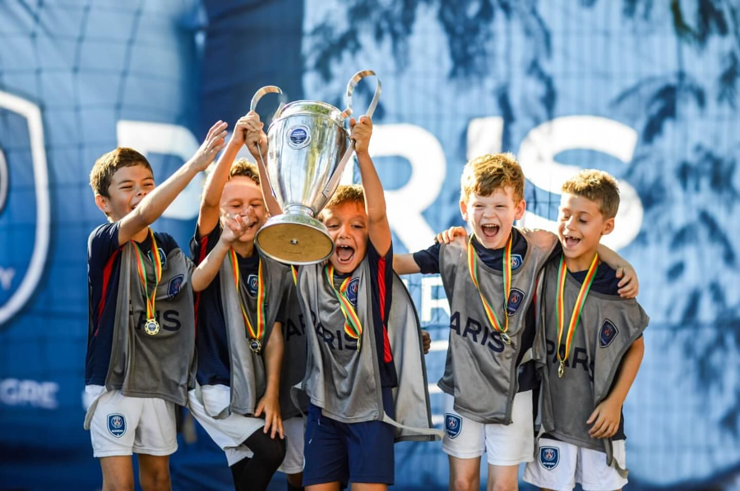 Capturamos momentos autênticos com naturalidade, espontaneidade e emoção. - Slide 4