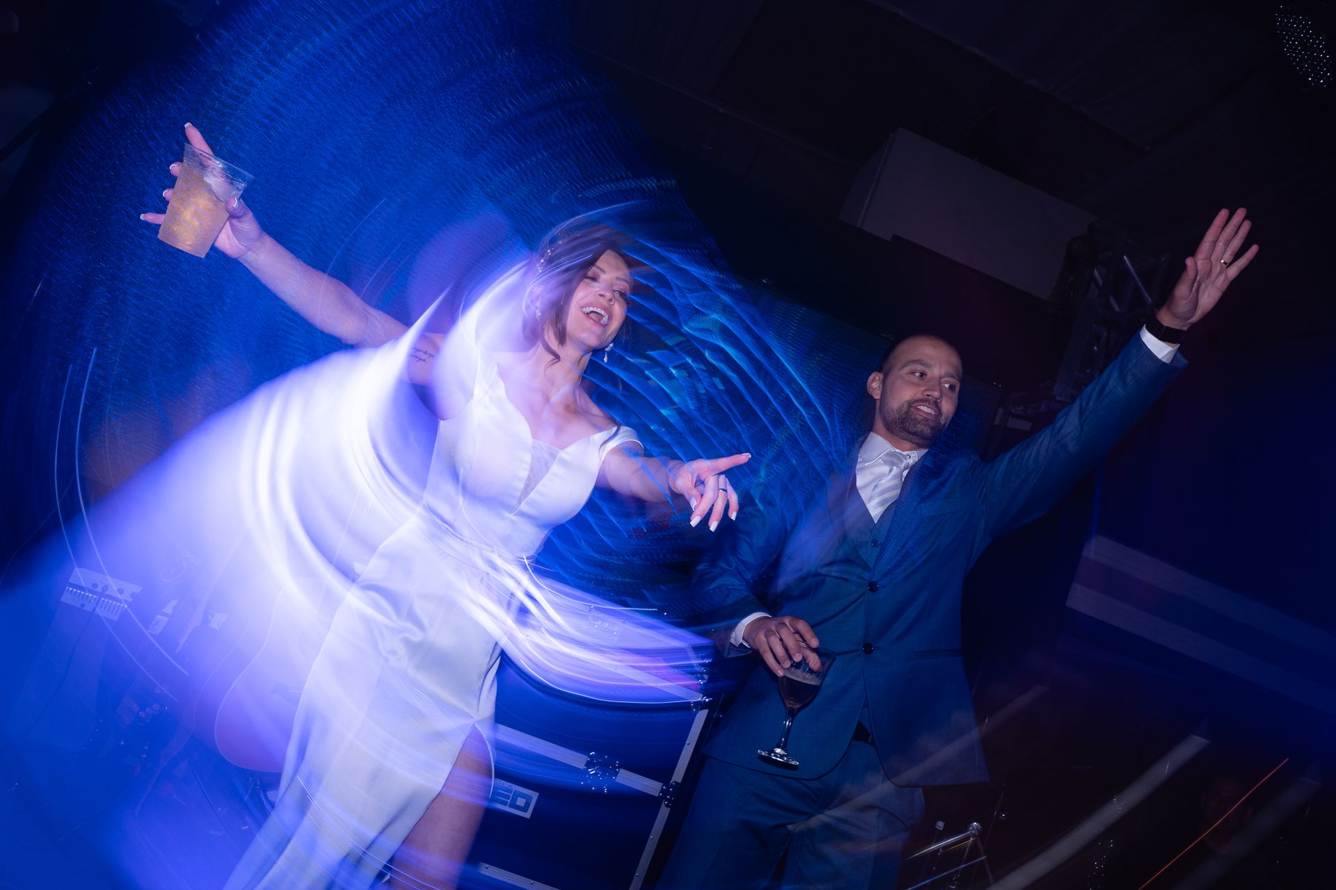 Somos apaixonados por histórias!

E toda boa história merece ser 
contada do início ao fim. 
Por isso, sempre que possível, 
gostamos de acompanhar cada detalhe, 
desde os preparativos até 
os últimos momentos da festa! - Slide 0