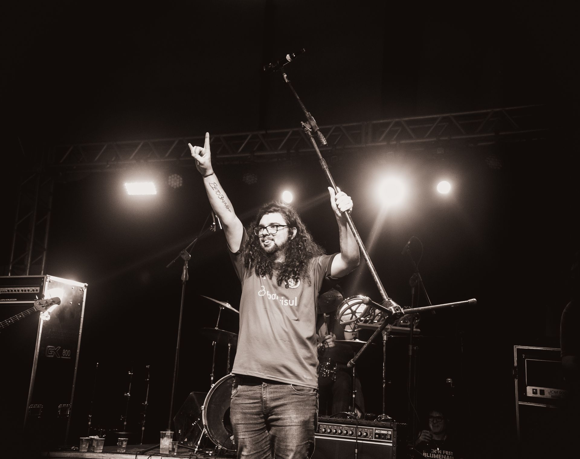 "Transformando música em memórias visuais." - Slide 4