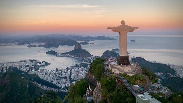 Voo paramotor pôr do sol no Cristo, Rio de Janeiro /voo-paramotor-por-do-sol-no-cristo-rio-de-janeiro