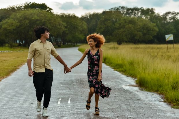 Andressa e Rodrigo, um casal jovem estilosos com uma energia contagiante. Durante o ensaio nos divertimos muito, tivemos uma pausa por conta da forte chuva, mas nada que ofuscasse o brilho interior desses queridos. /andressa-e-rodrigo-um-casal-jovem-estilosos-com-uma-energia-contagiante-durante-o-ensaio-nos-divertimos-muito-tivemos-uma-pausa-por-conta-da-forte-ch