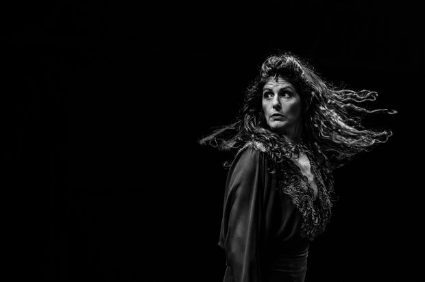 Espetáculo A Borboleta e o Cubo de Vidro - Ale Kalaf /espetaculo-a-borboleta-e-o-cubo-de-vidro-ale-kalaf