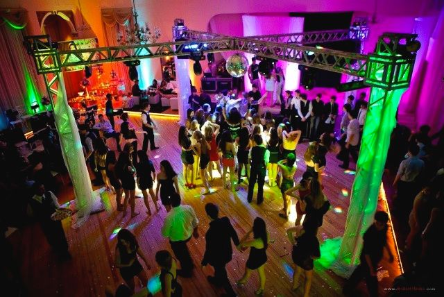 Estrutura Pista de Dança em "X" /estrutura-pista-de-danca-em-x